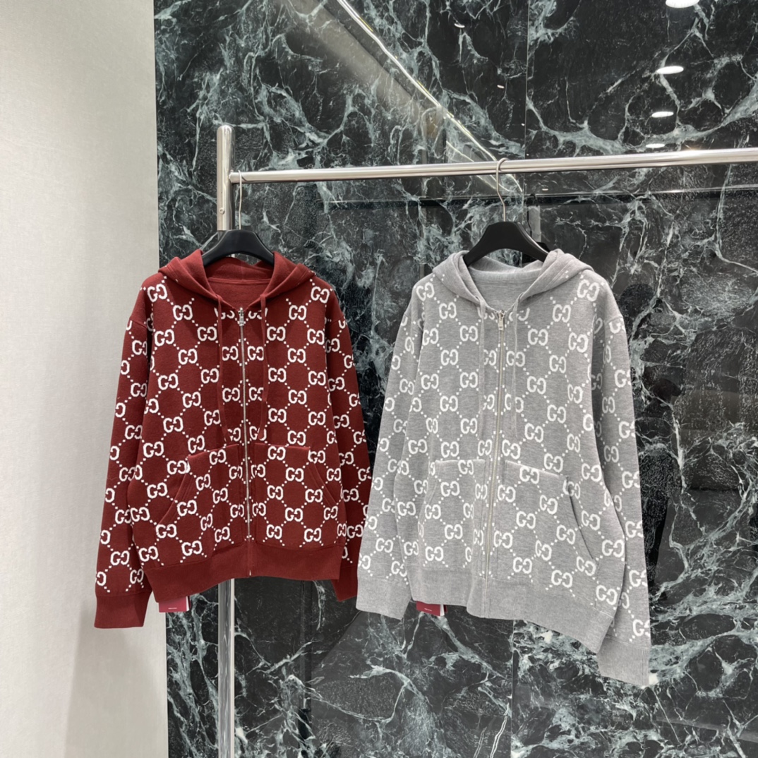 G家 25秋冬新款 GG提花双面连帽开衫 经典双G老花图案 辨识度超高!柔软又保暖 穿着舒适不臃肿 连帽