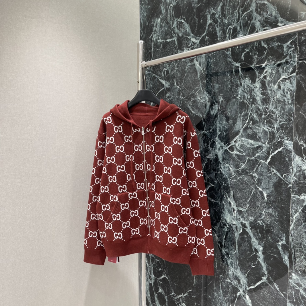 G家 25秋冬新款 GG提花双面连帽开衫 经典双G老花图案 辨识度超高!柔软又保暖 穿着舒适不臃肿 连帽