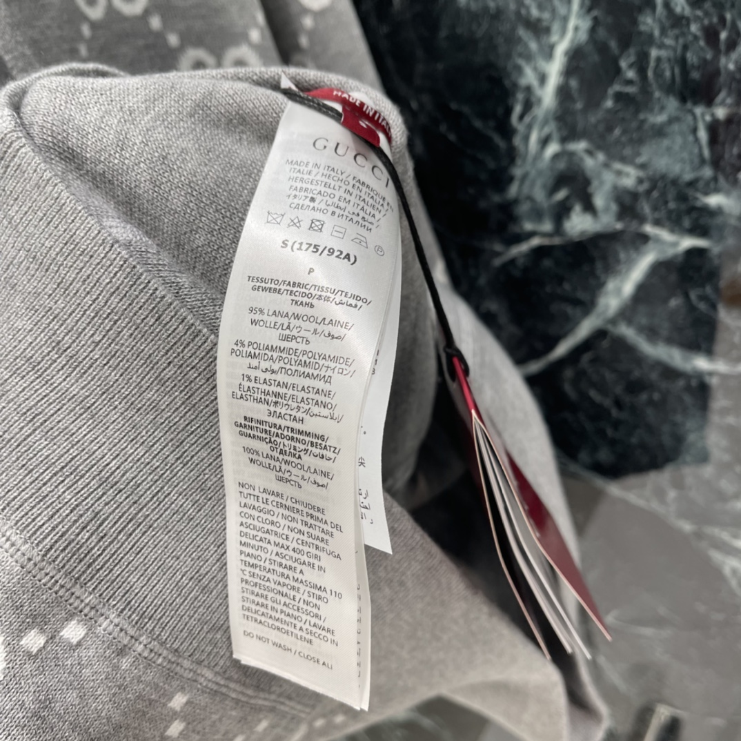 G家 25秋冬新款 GG提花双面连帽开衫 经典双G老花图案 辨识度超高!柔软又保暖 穿着舒适不臃肿 连帽