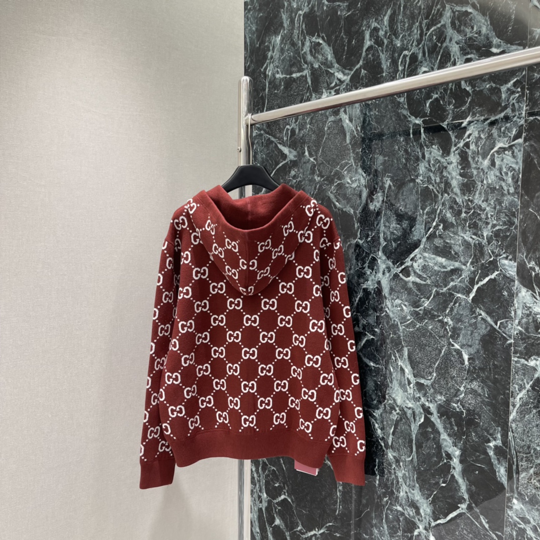 G家 25秋冬新款 GG提花双面连帽开衫 经典双G老花图案 辨识度超高!柔软又保暖 穿着舒适不臃肿 连帽