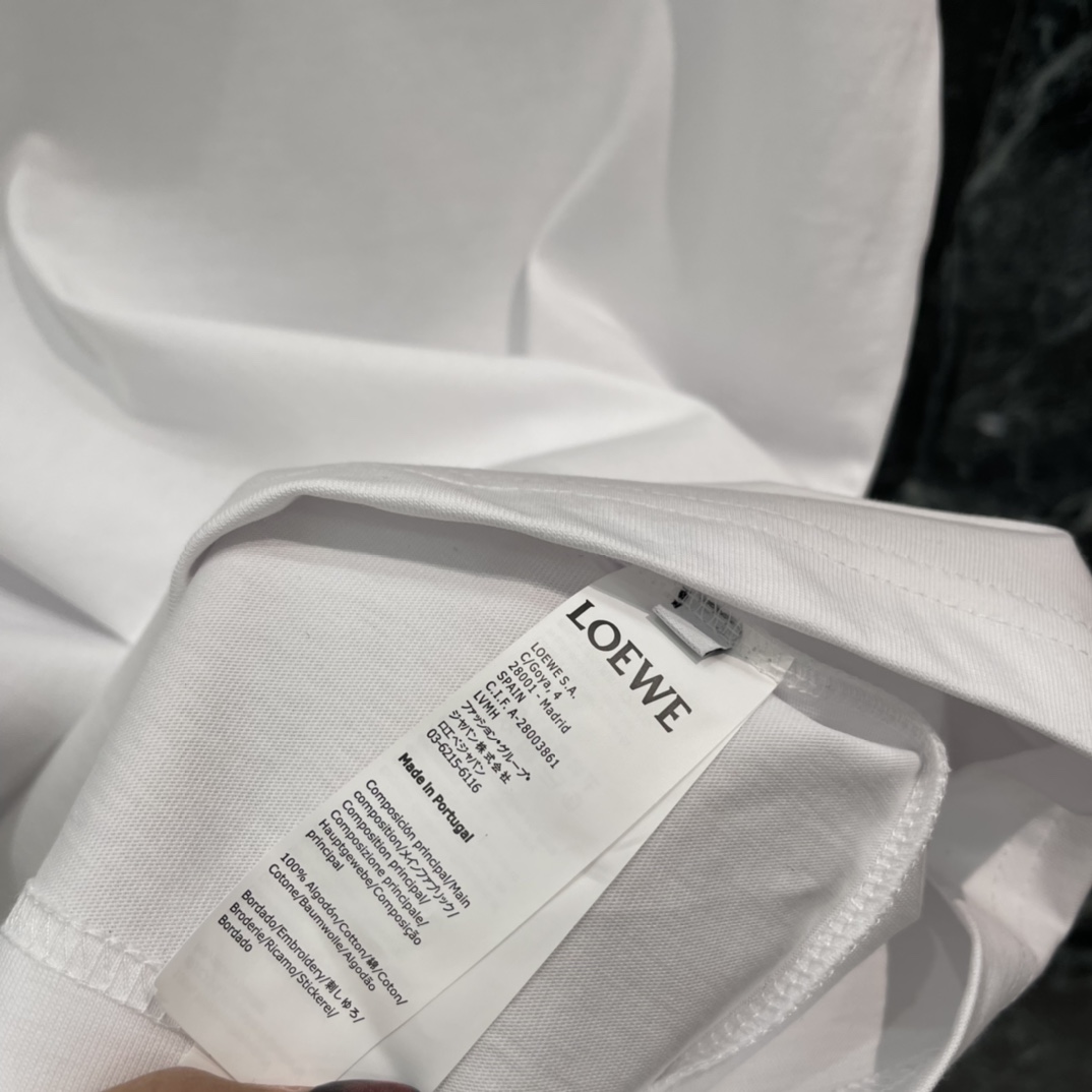 罗意威 25秋冬新款 刺绣字母口袋短袖T恤 胸前小口袋刺绣字母 简约又有辨识度 宽松版型 男女都能轻松驾