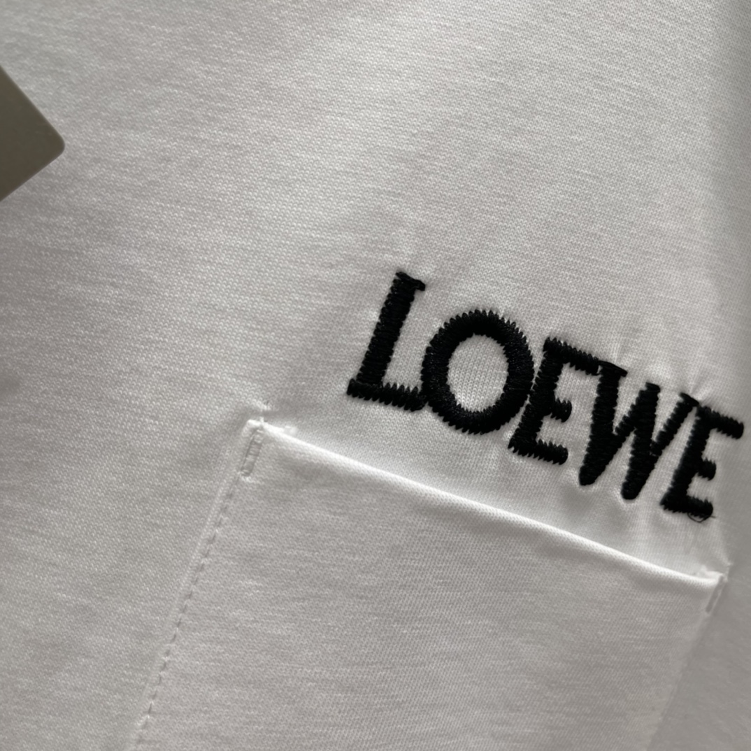 罗意威 25秋冬新款 刺绣字母口袋短袖T恤 胸前小口袋刺绣字母 简约又有辨识度 宽松版型 男女都能轻松驾