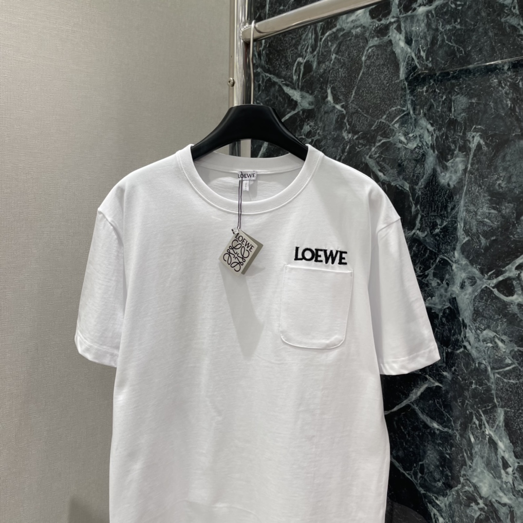 罗意威 25秋冬新款 刺绣字母口袋短袖T恤 胸前小口袋刺绣字母 简约又有辨识度 宽松版型 男女都能轻松驾