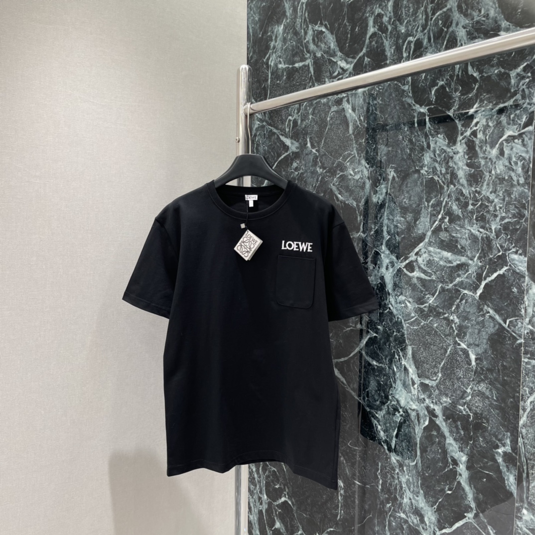 罗意威 25秋冬新款 刺绣字母口袋短袖T恤 胸前小口袋刺绣字母 简约又有辨识度 宽松版型 男女都能轻松驾