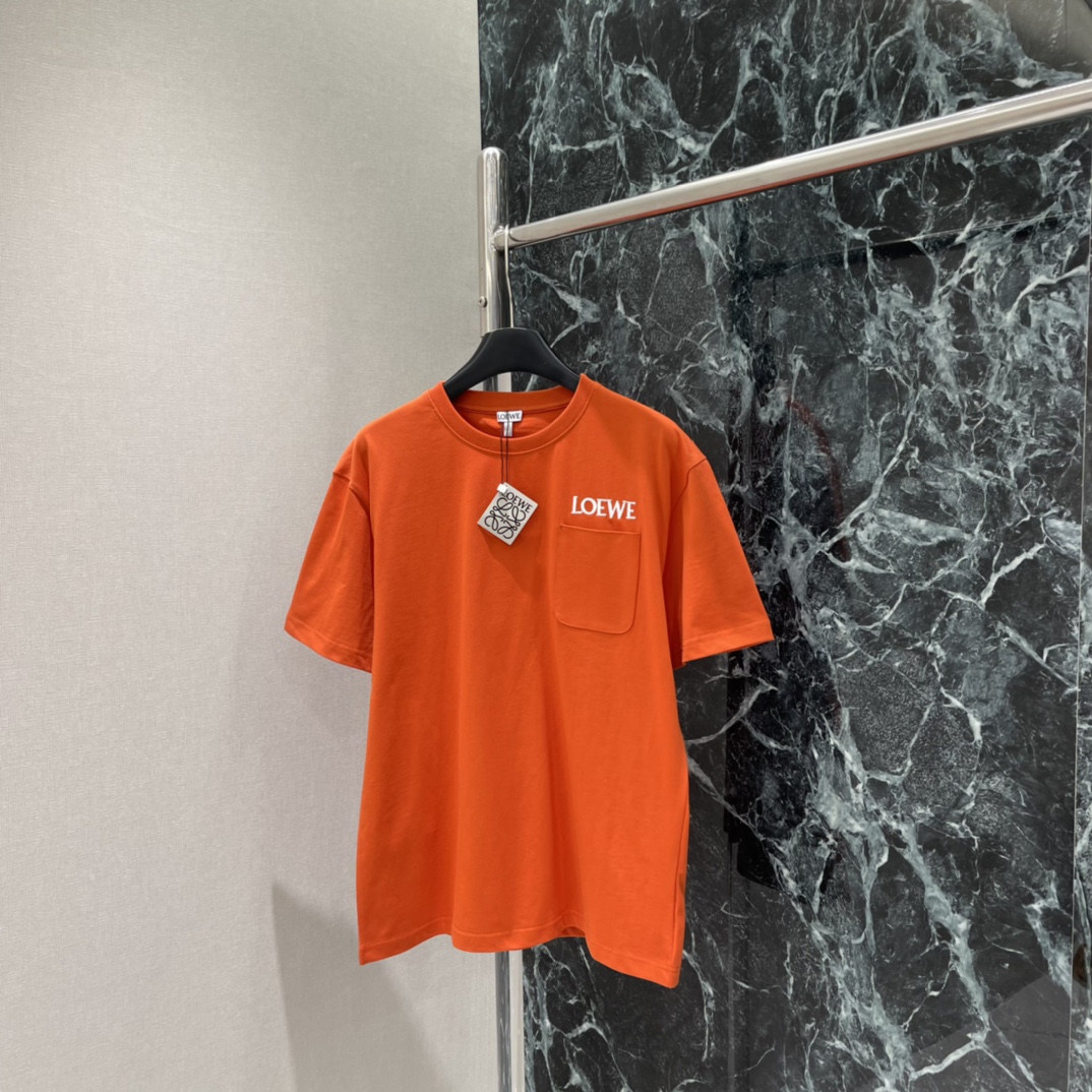 罗意威 25秋冬新款 刺绣字母口袋短袖T恤 胸前小口袋刺绣字母 简约又有辨识度 宽松版型 男女都能轻松驾