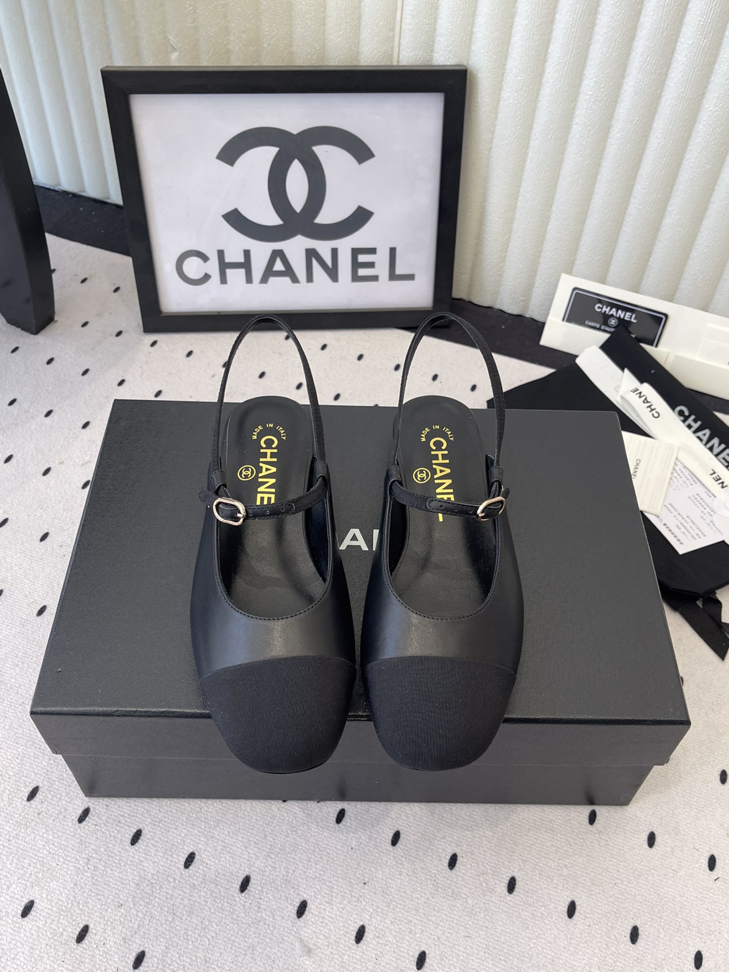 NO:616996,Chanel's new early spring shoes, high version. This is probably the charm of Xiaoxiang. Although it looks cold, it has a unique feeling when paired with black stockings. The rounded last is not picky about the shape of the foot at all. Imported sheepskin upper, sheepskin lining, Italian genuine leather outsole Size35-39 (customized 40/41), sandals, chanel, sandals, sheepskin, Leather soles19860909Chanel新款早春单鞋 高版本 这大概就是小香的魅力 虽然看上去很冷但配上黑丝袜特有感觉圆尖的楦头对脚型完全不挑 进口羊皮鞋面 羊皮内里 意大利真皮大底 Size35-39（40/41定制）,凉鞋,chanel,sandals,sheepskin,Leather soles,Women's Shoes