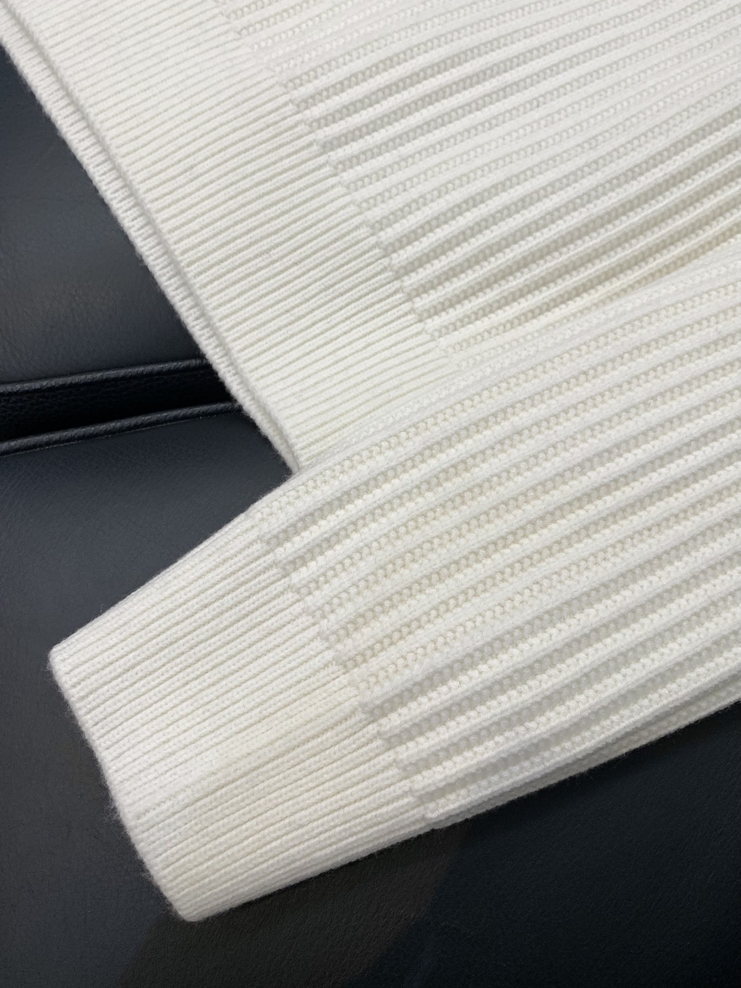 ，LouisVuitton 路易威登，2025秋季最新款，专柜同步有售，原单狠货，时尚休闲圆领长袖针织毛