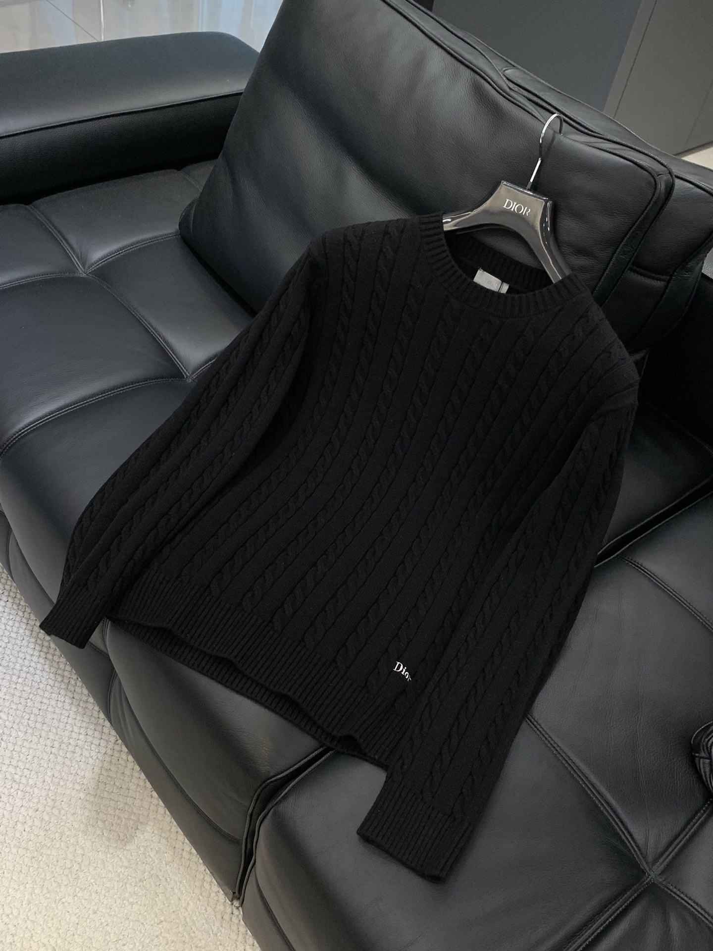 ，Dior 迪奥， 2025冬季新品，专柜同步有售，简约时尚休闲圆领长袖针织毛衣，原版进口面料，舒适透气