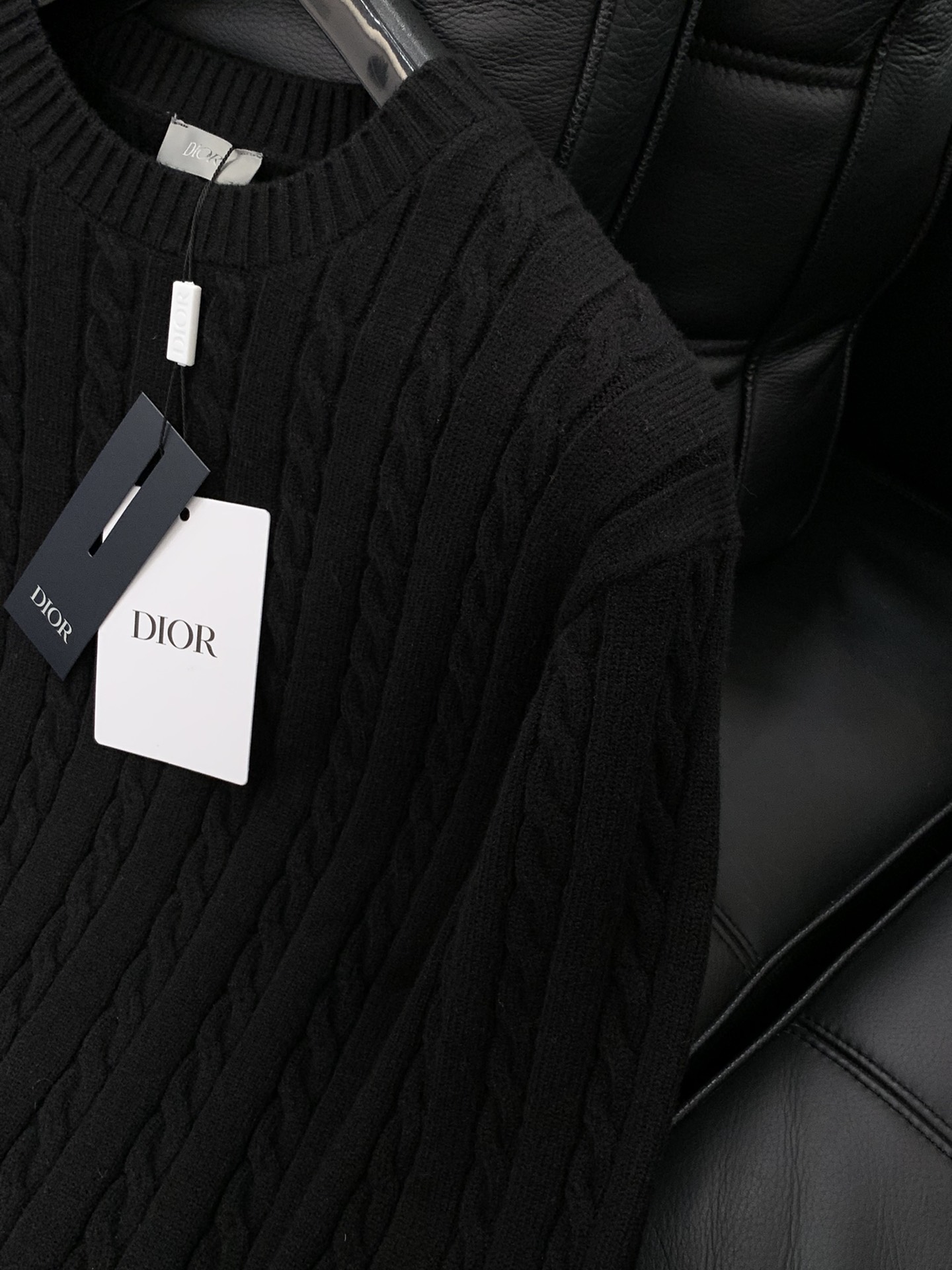 ，Dior 迪奥， 2025冬季新品，专柜同步有售，简约时尚休闲圆领长袖针织毛衣，原版进口面料，舒适透气