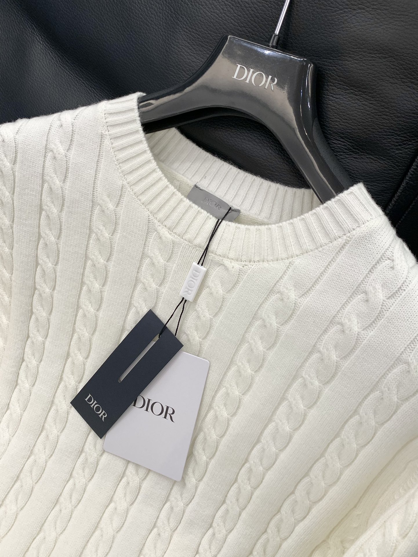 ，Dior 迪奥， 2025冬季新品，专柜同步有售，简约时尚休闲圆领长袖针织毛衣，原版进口面料，舒适透气