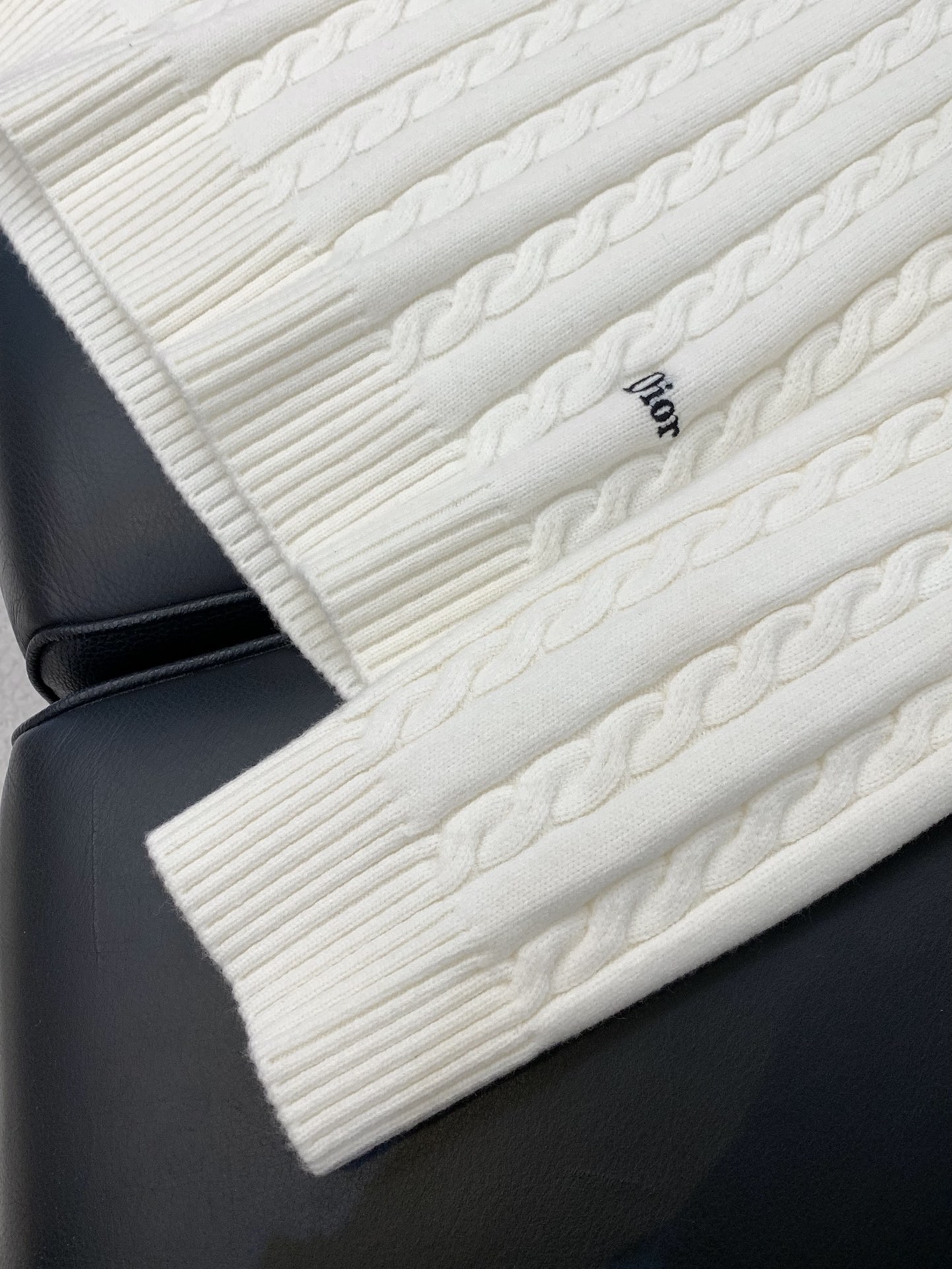 ，Dior 迪奥， 2025冬季新品，专柜同步有售，简约时尚休闲圆领长袖针织毛衣，原版进口面料，舒适透气