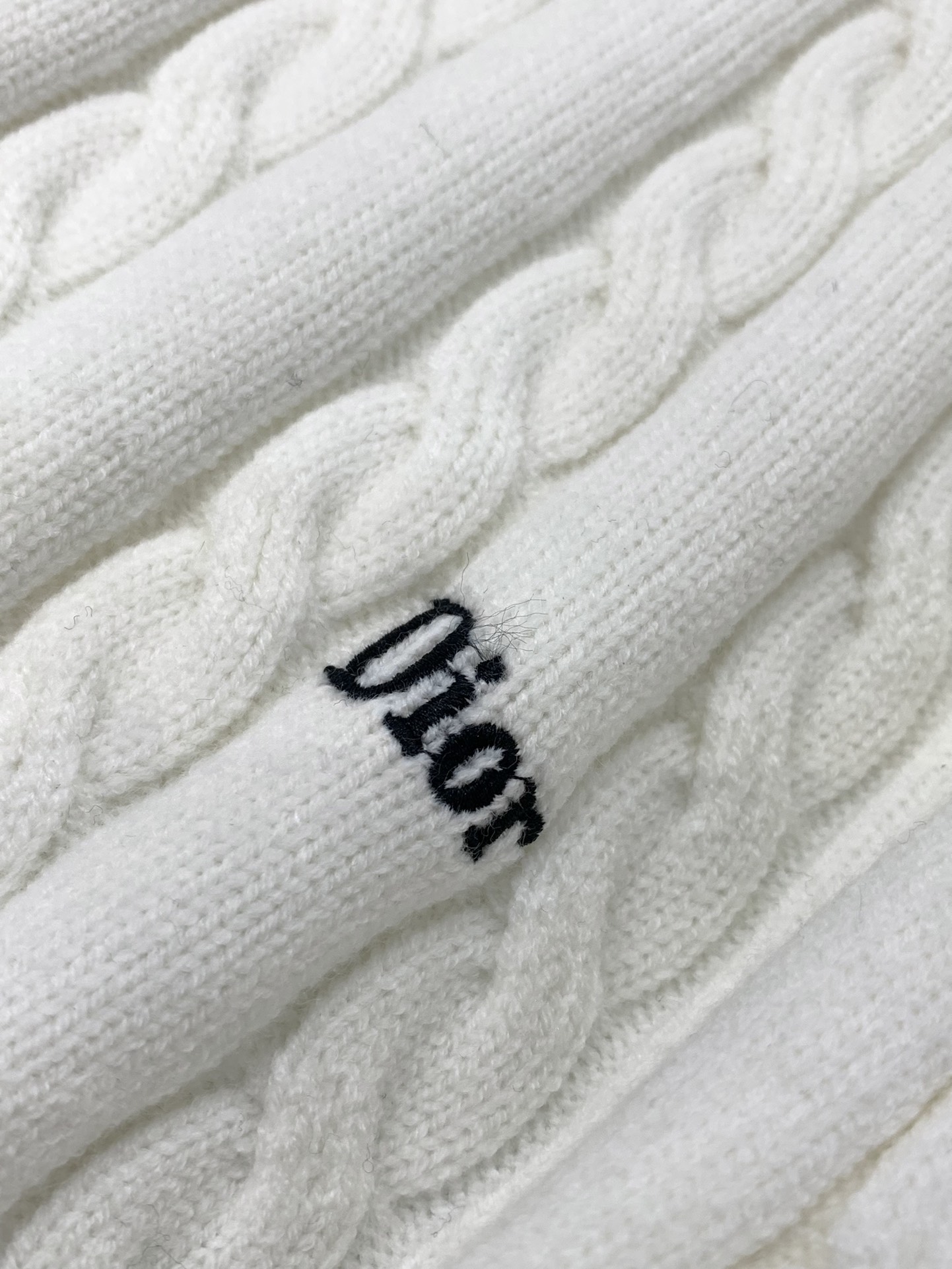 ，Dior 迪奥， 2025冬季新品，专柜同步有售，简约时尚休闲圆领长袖针织毛衣，原版进口面料，舒适透气