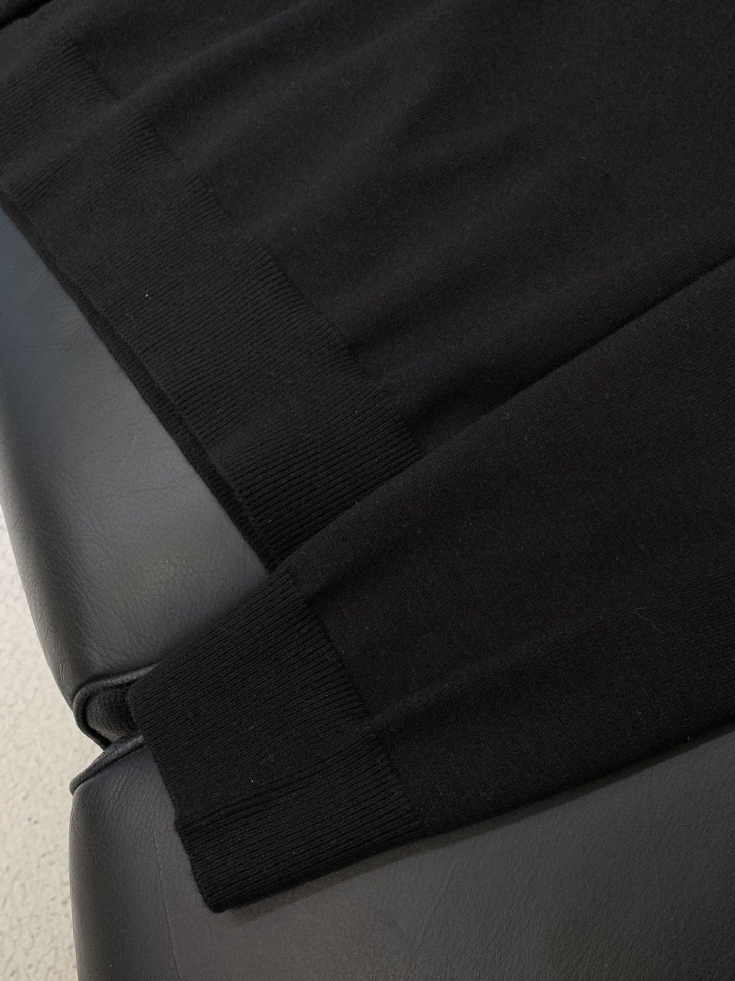 ，Celine 瑟琳，2025秋冬新品，专柜同步有售，原单狠货，时尚休闲翻领长袖针织毛衣，采用进口原版面