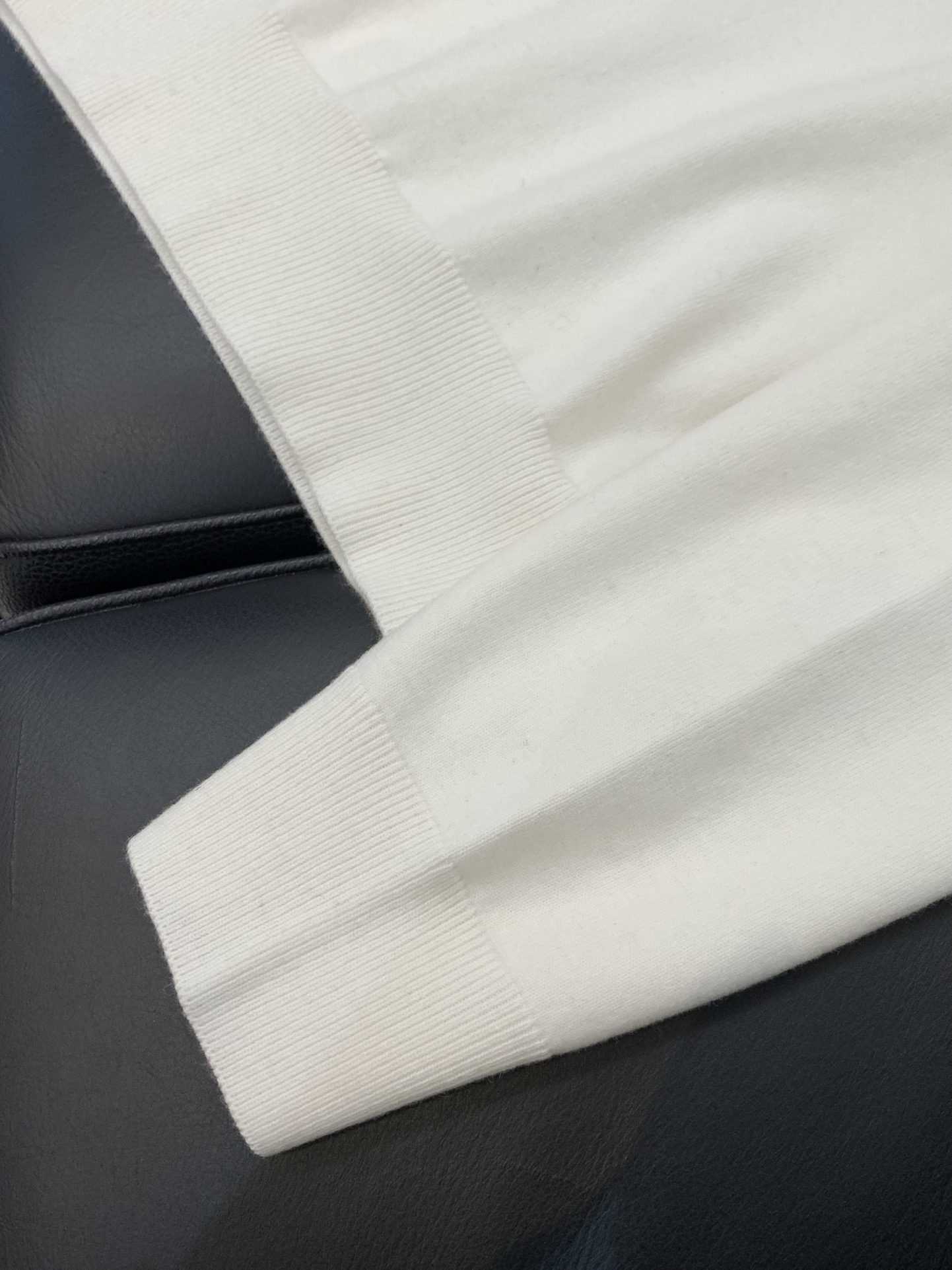 ，Celine 瑟琳，2025秋冬新品，专柜同步有售，原单狠货，时尚休闲翻领长袖针织毛衣，采用进口原版面