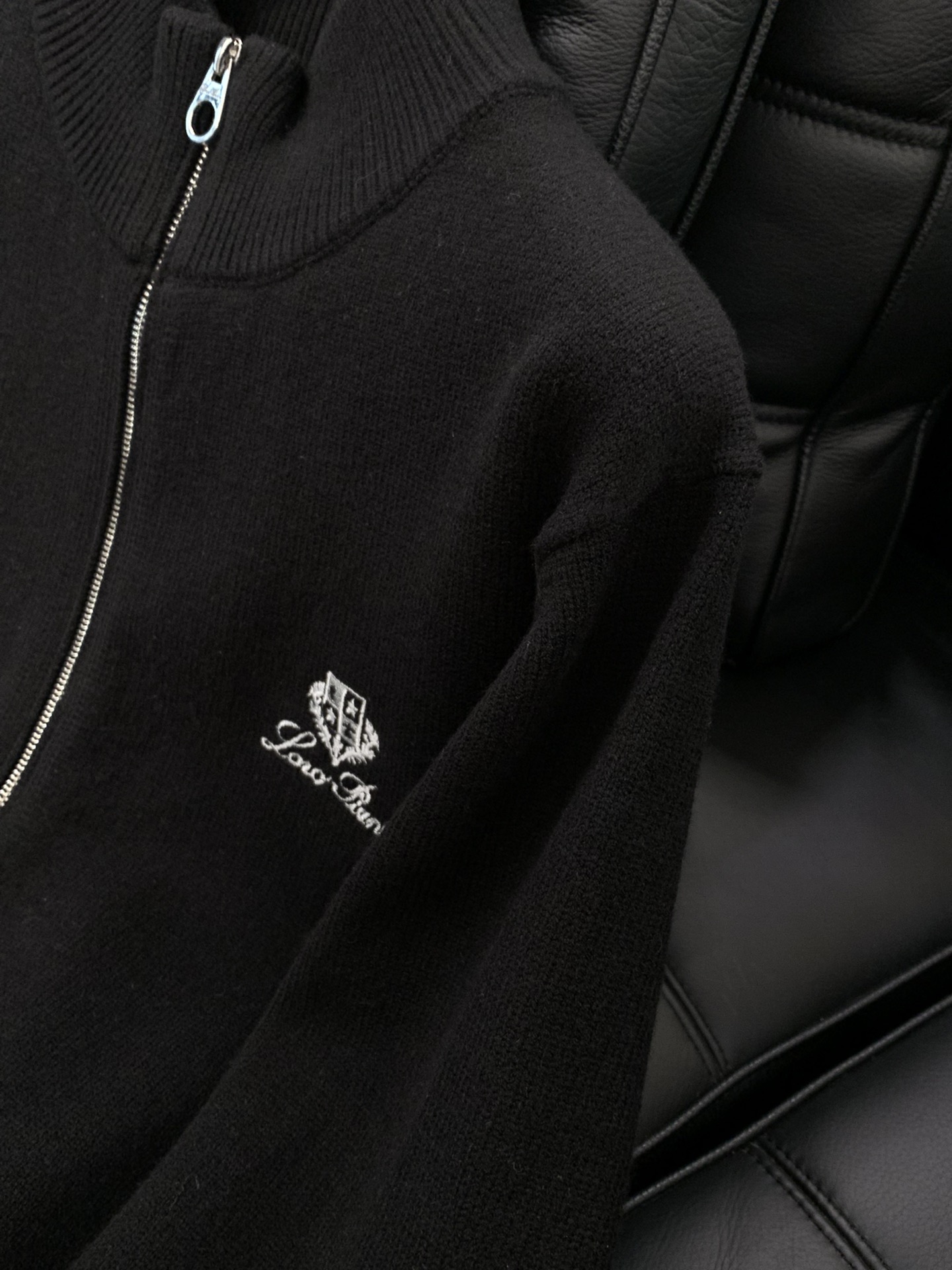 ，lP🆕(Loro Piana )，2025冬季最新品，专柜同步有售，原单狠货，时尚休闲针织开衫毛衣，采