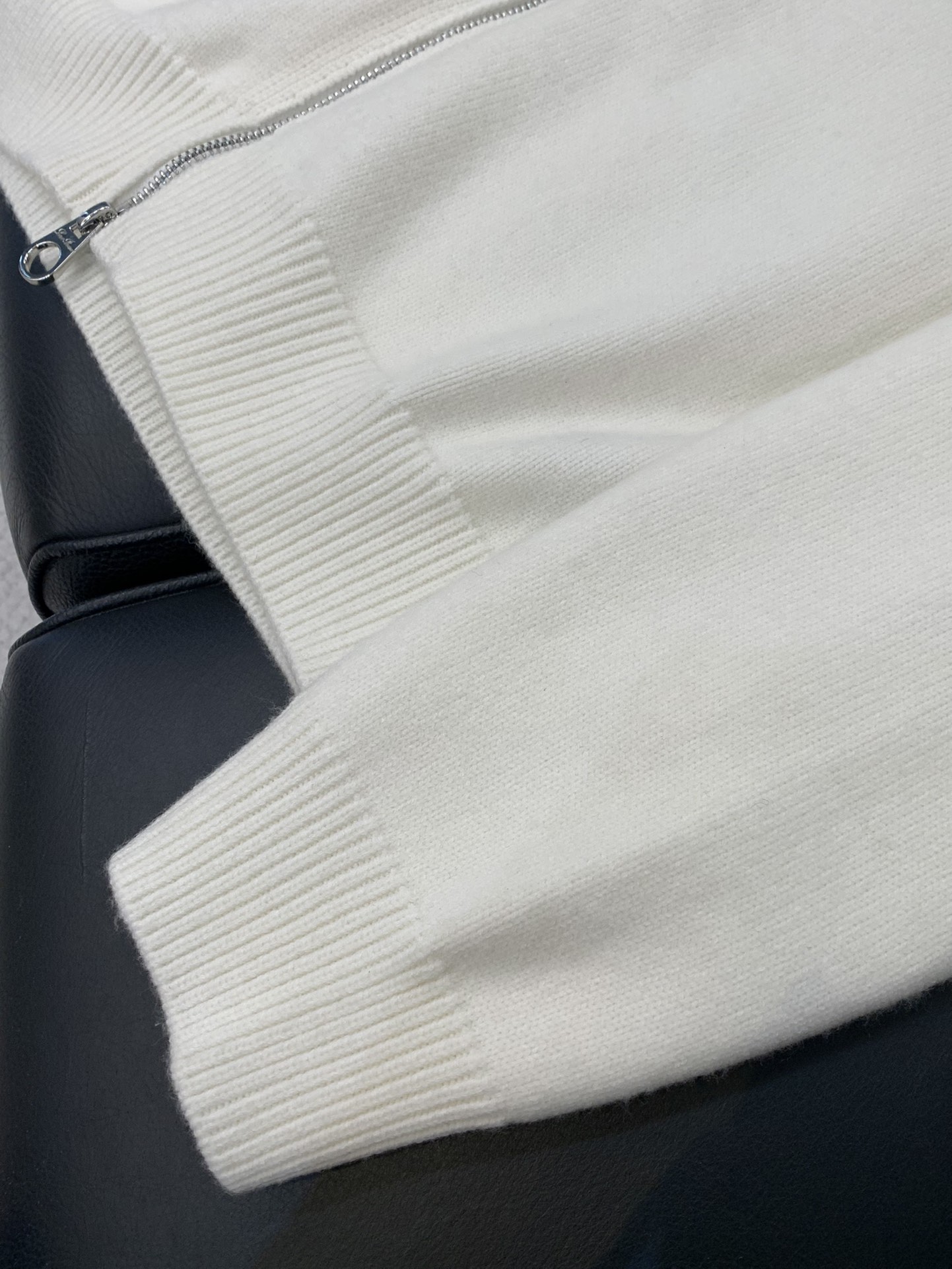 ，lP🆕(Loro Piana )，2025冬季最新品，专柜同步有售，原单狠货，时尚休闲针织开衫毛衣，采