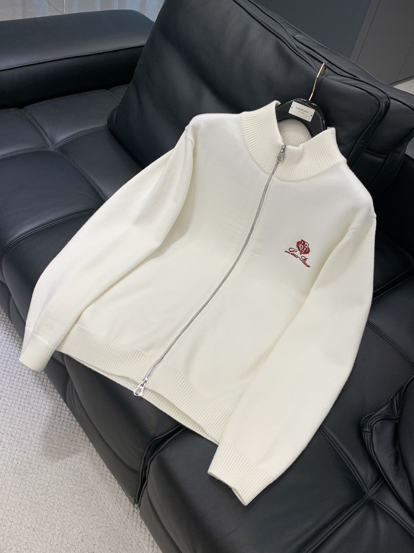 ，lP🆕(Loro Piana )，2025冬季最新品，专柜同步有售，原单狠货，时尚休闲针织开衫毛衣，采