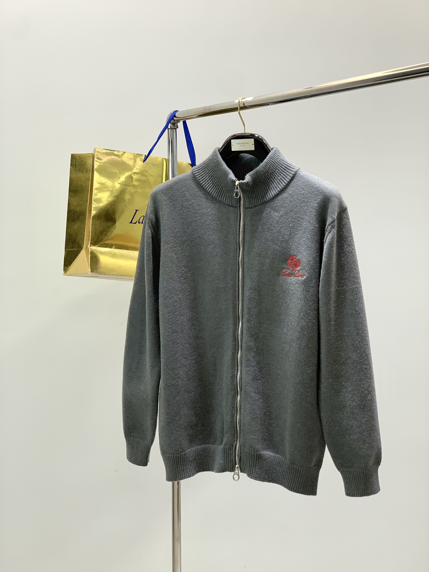 ，lP🆕(Loro Piana )，2025冬季最新品，专柜同步有售，原单狠货，时尚休闲针织开衫毛衣，采