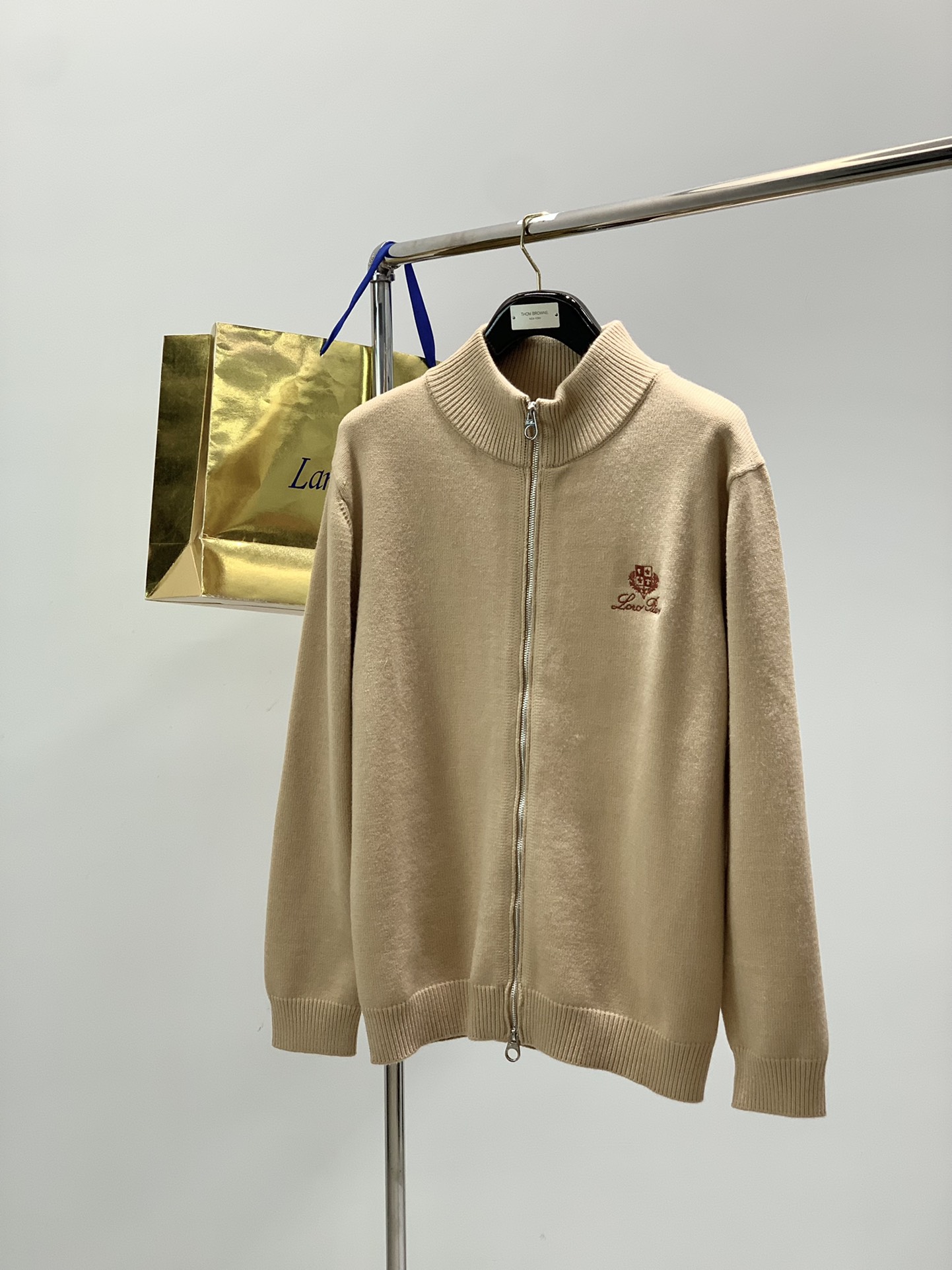 ，lP🆕(Loro Piana )，2025冬季最新品，专柜同步有售，原单狠货，时尚休闲针织开衫毛衣，采