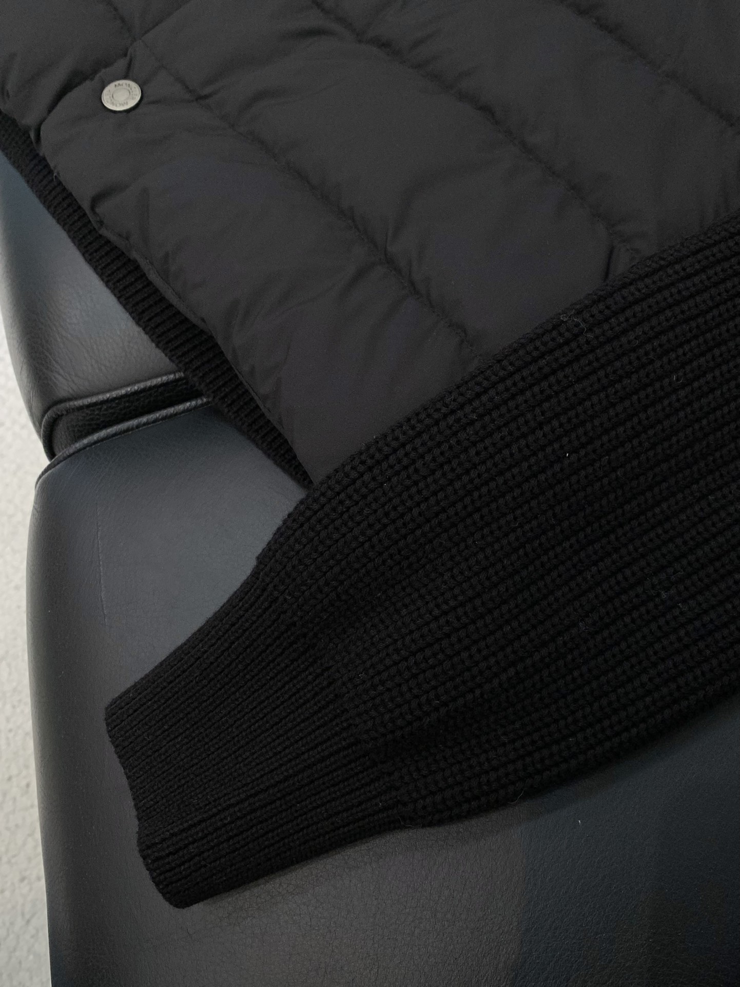 ，Moncler 蒙口，2025冬季最新品，专柜同步有售，原单狠货，时尚休闲拼接羽绒服，上身舒适！吸睛而