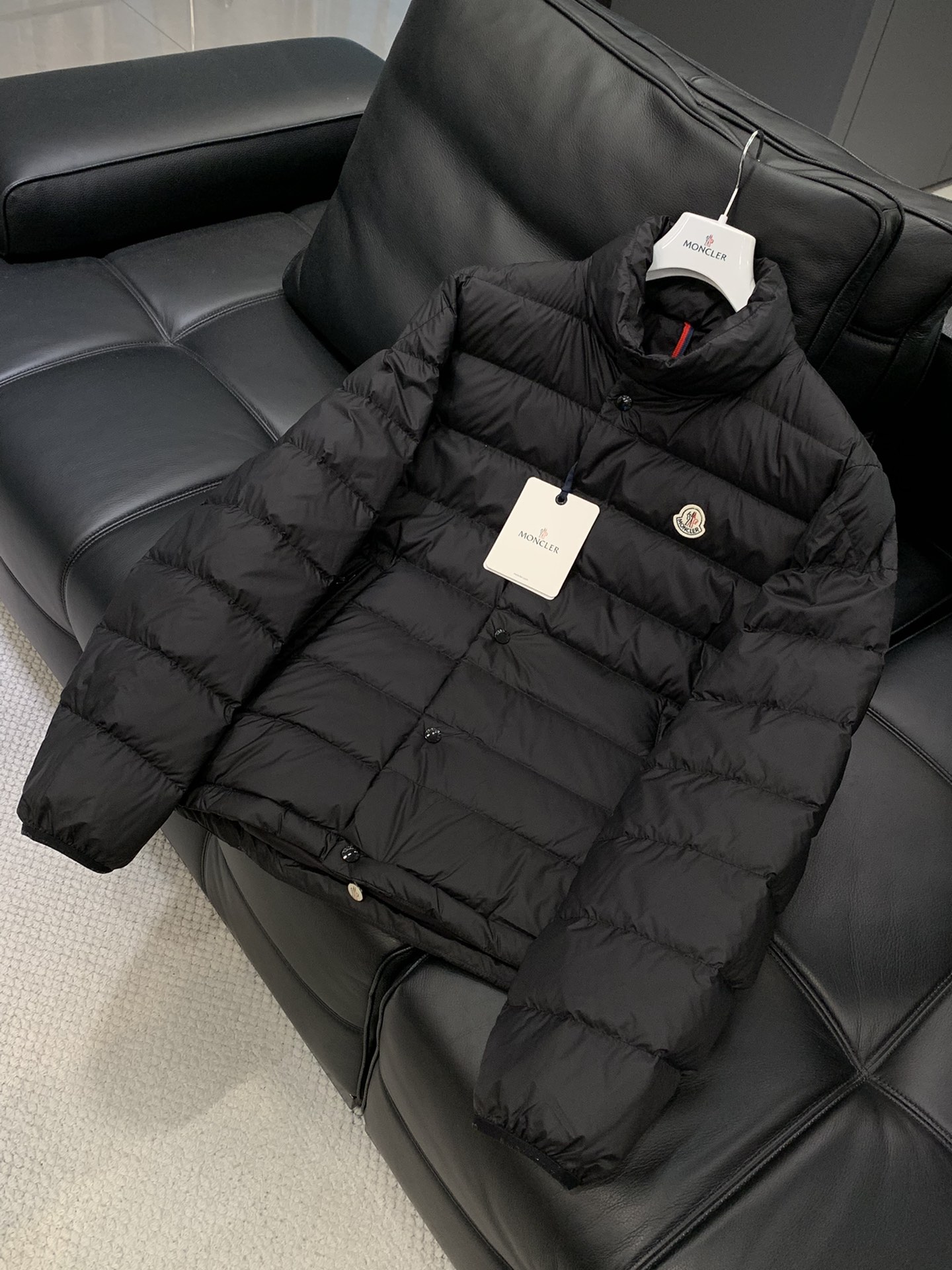 ，Moncler 蒙口，2025冬季最新品，专柜同步有售，原单狠货，时尚休闲羽绒服，上身舒适！吸睛而有亮