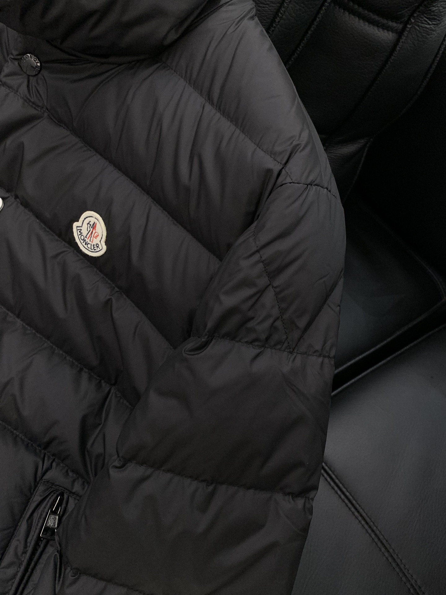 ，Moncler 蒙口，2025冬季最新品，专柜同步有售，原单狠货，时尚休闲羽绒服，上身舒适！吸睛而有亮