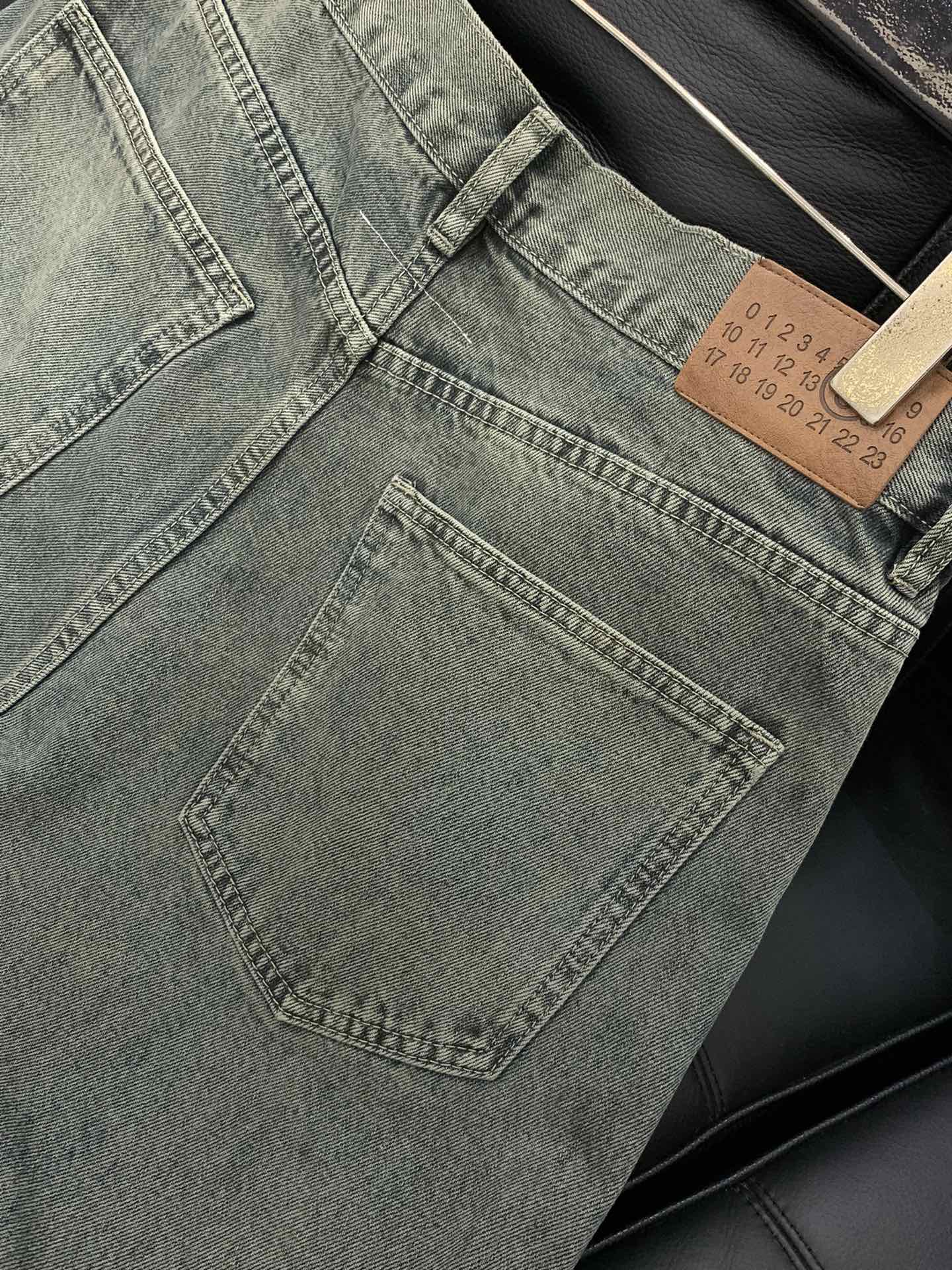 ，Maison Margiela马吉拉，2025秋季最新品，时尚休闲牛仔裤，专柜同步有售，原单狠货，采用