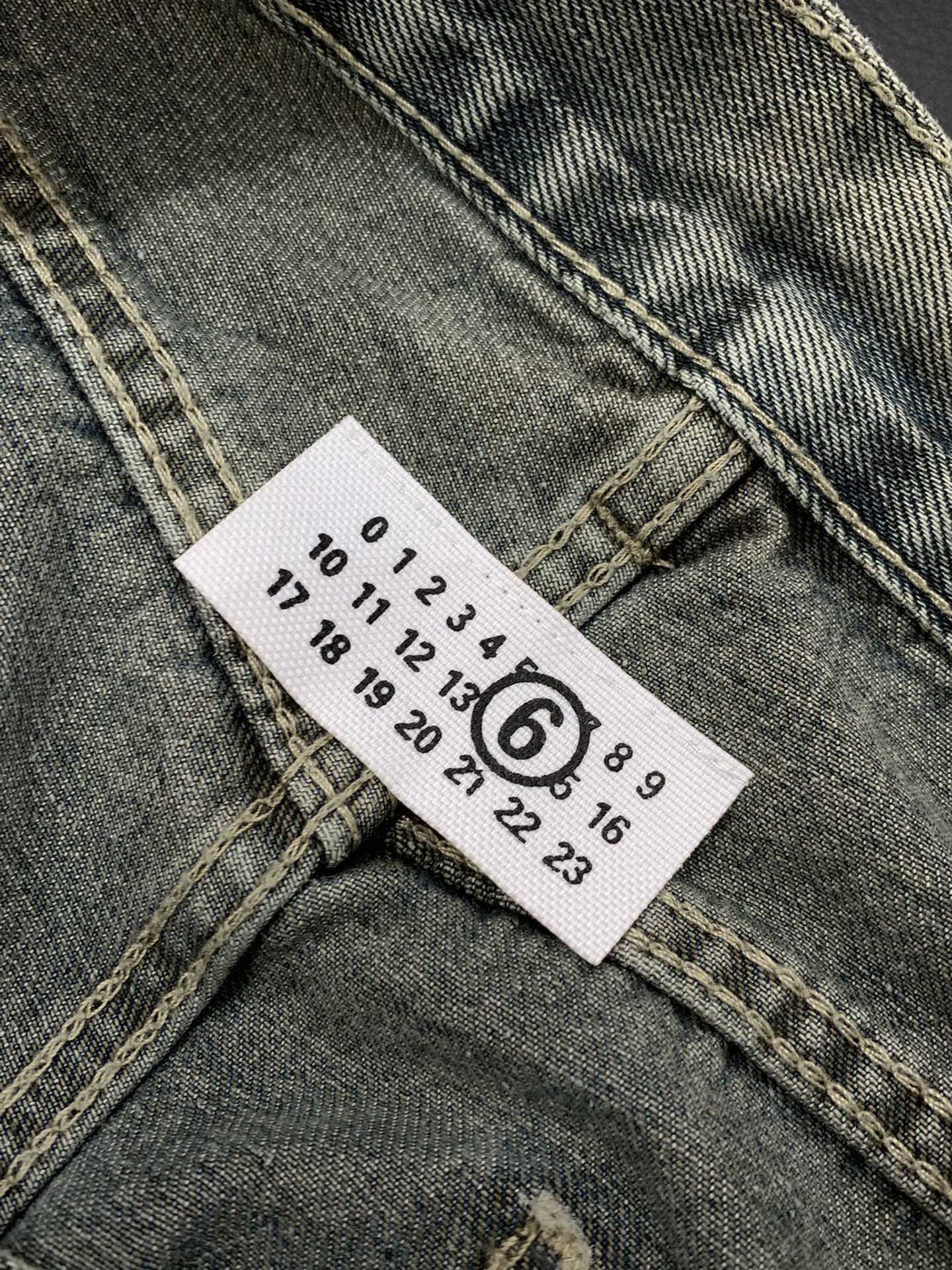 ，Maison Margiela马吉拉，2025秋季最新品，时尚休闲牛仔裤，专柜同步有售，原单狠货，采用