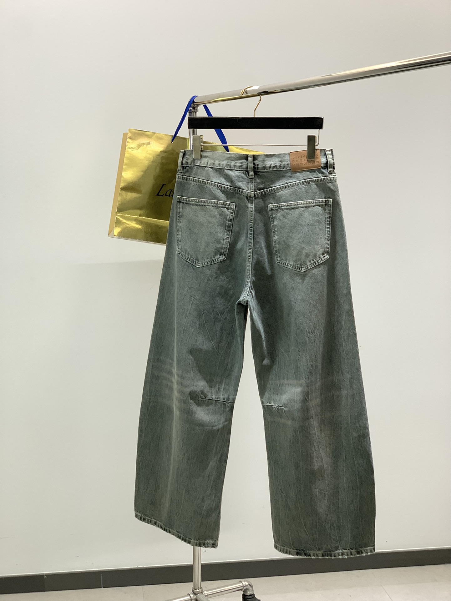 ，Maison Margiela马吉拉，2025秋季最新品，时尚休闲牛仔裤，专柜同步有售，原单狠货，采用