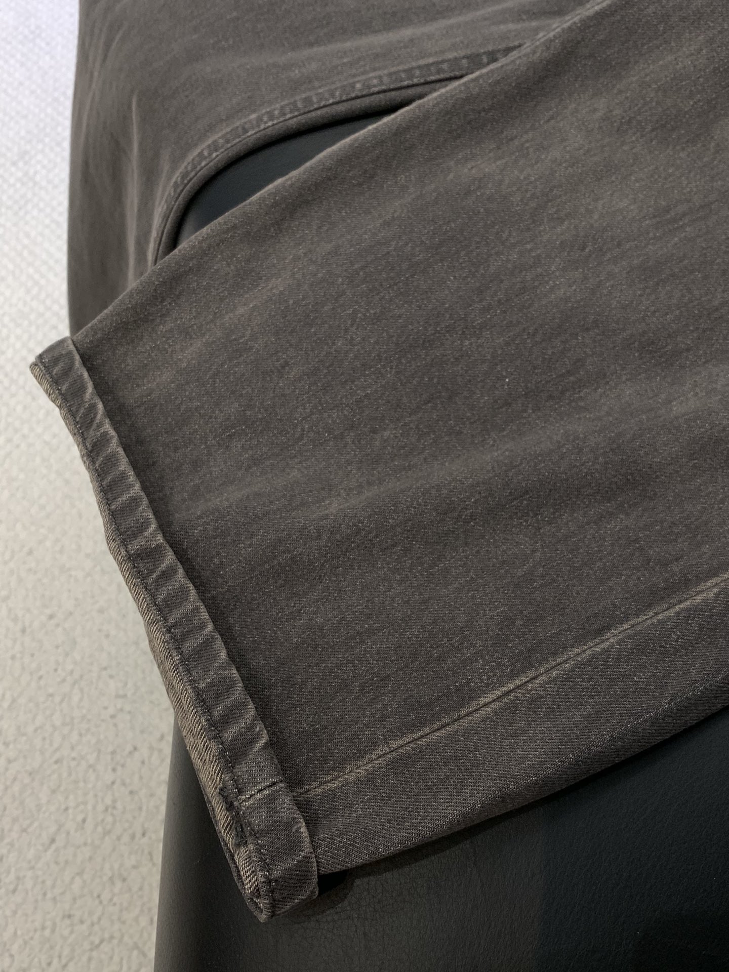 ，Amiri 埃米尔时尚潮牌，2025秋季最新品，专柜同步有售，原单狠货，水洗休闲牛仔裤，进口原版水洗弹