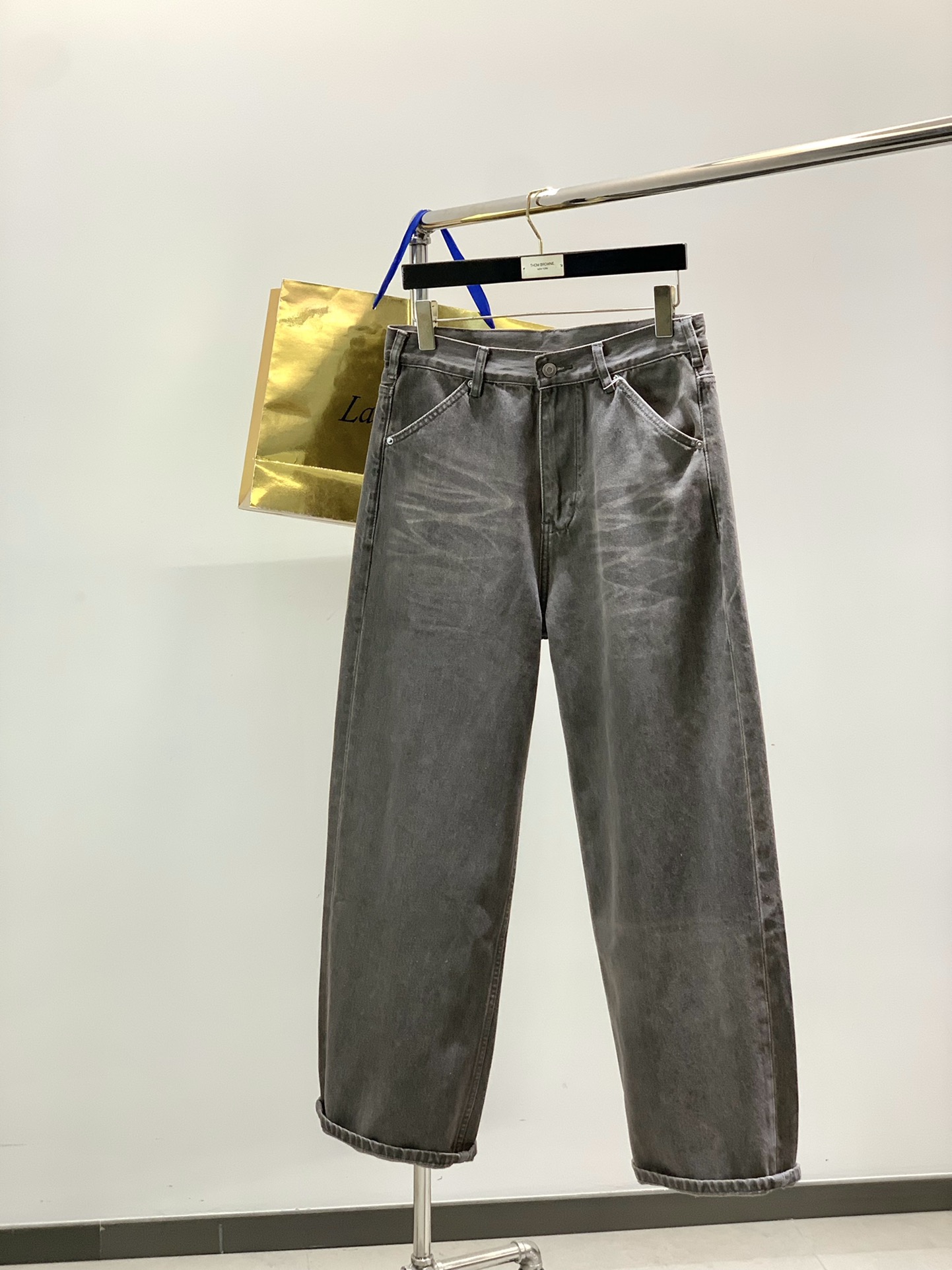 ，Amiri 埃米尔时尚潮牌，2025秋季最新品，专柜同步有售，原单狠货，水洗休闲牛仔裤，进口原版水洗弹