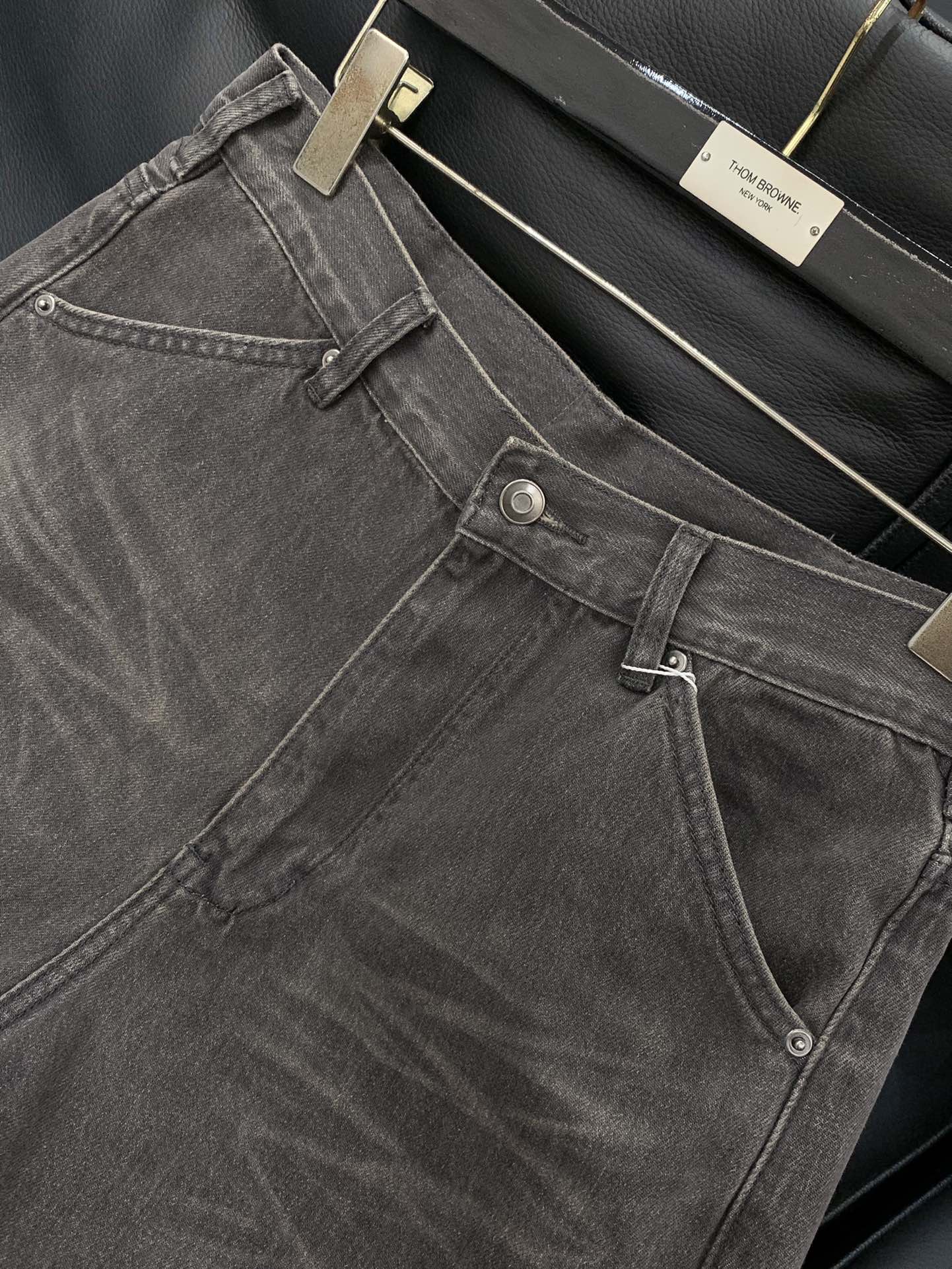 ，Amiri 埃米尔时尚潮牌，2025秋季最新品，专柜同步有售，原单狠货，水洗休闲牛仔裤，进口原版水洗弹