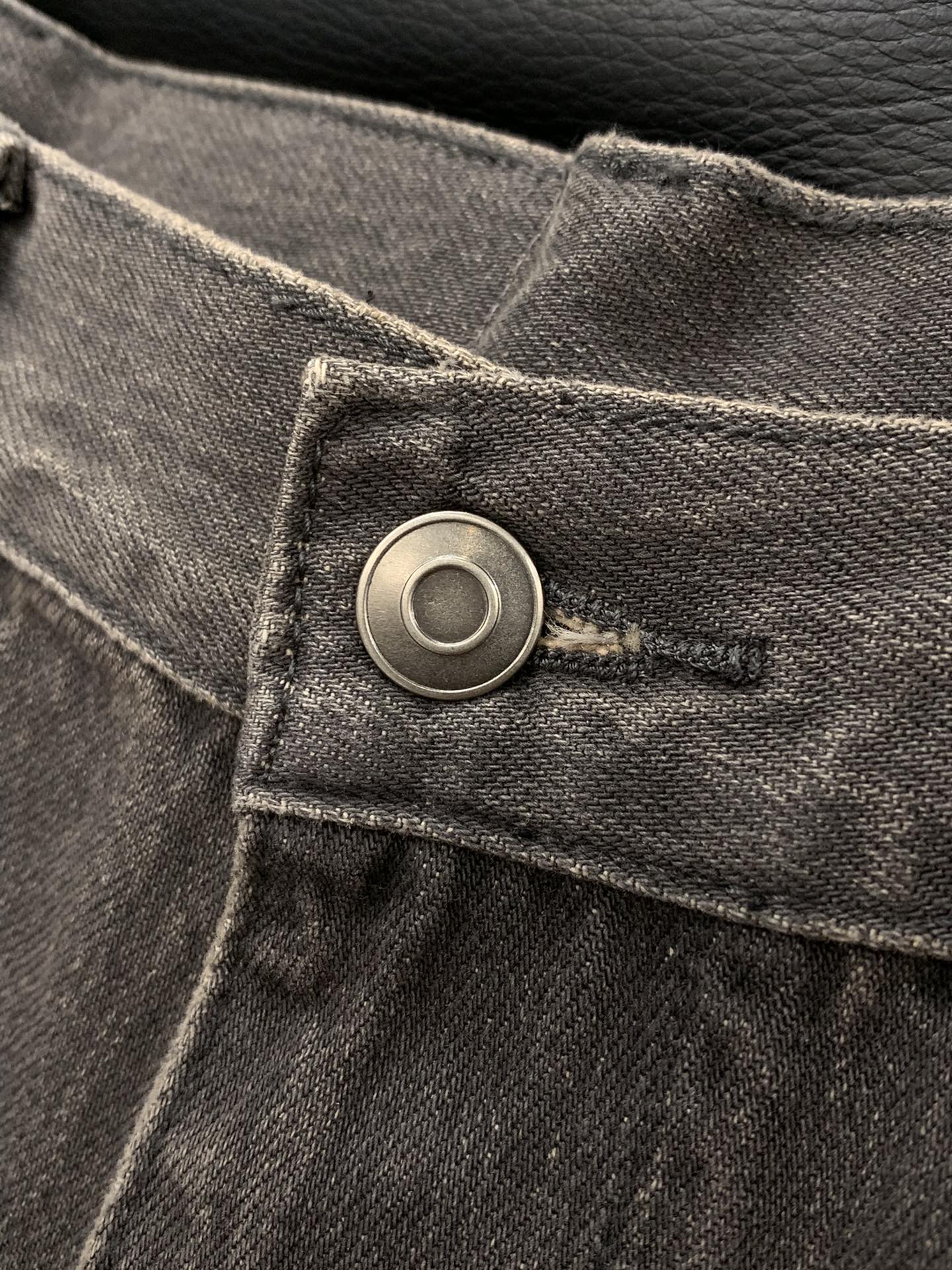 ，Amiri 埃米尔时尚潮牌，2025秋季最新品，专柜同步有售，原单狠货，水洗休闲牛仔裤，进口原版水洗弹