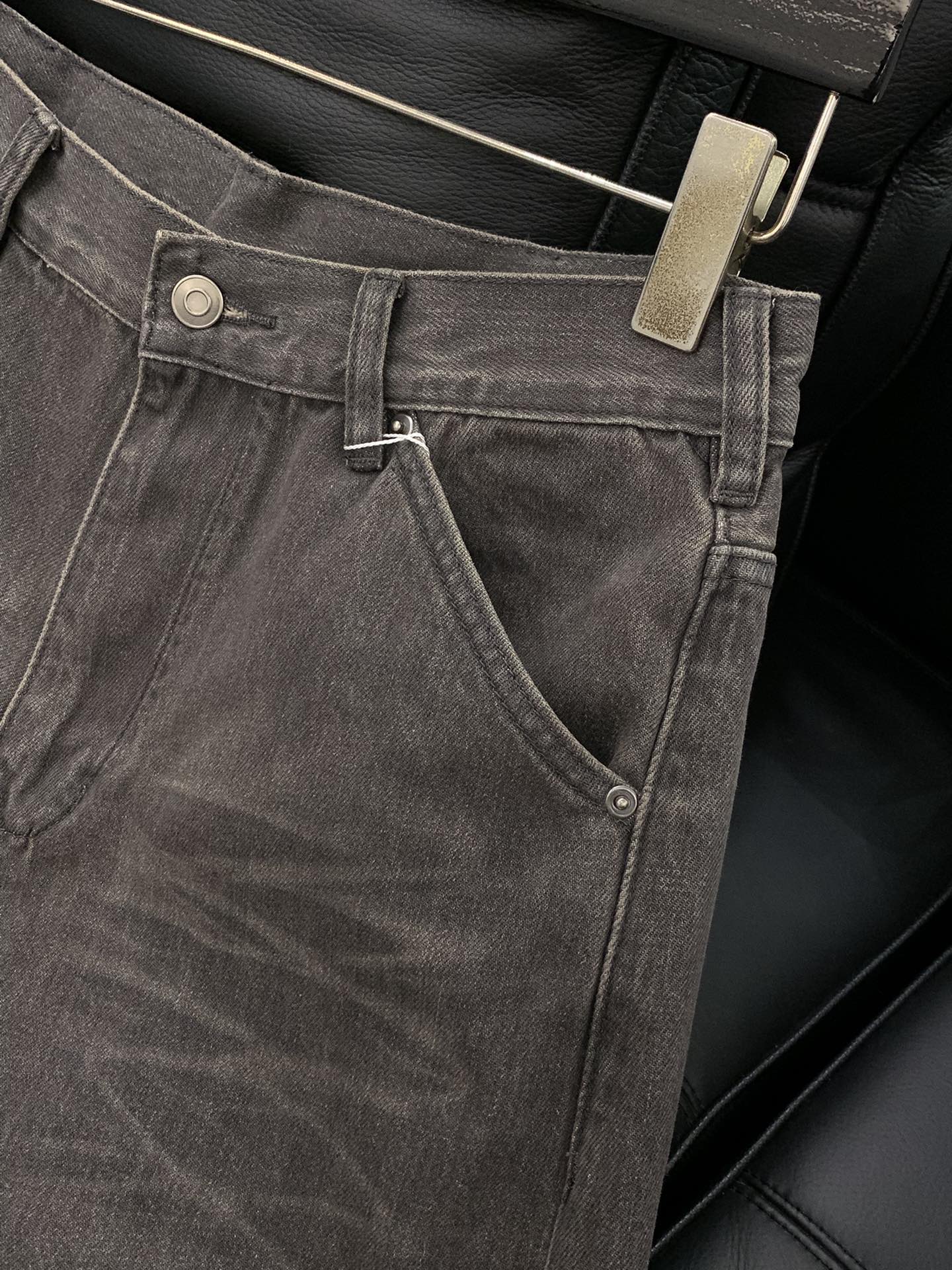 ，Amiri 埃米尔时尚潮牌，2025秋季最新品，专柜同步有售，原单狠货，水洗休闲牛仔裤，进口原版水洗弹