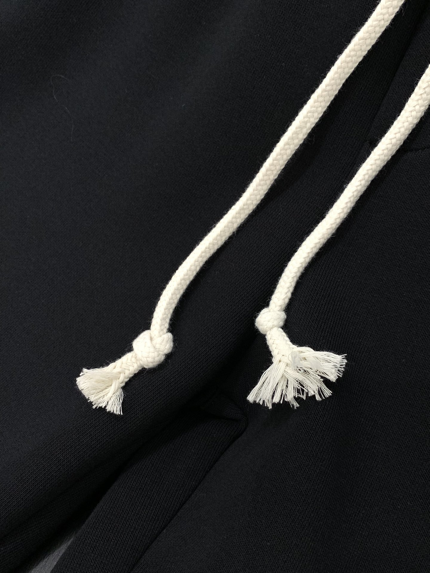 ，alo 阿洛，2025秋冬最新款，专柜同步有售，原单狠货，时尚休闲裤，上身很有特点！吸睛而有亮点，进口