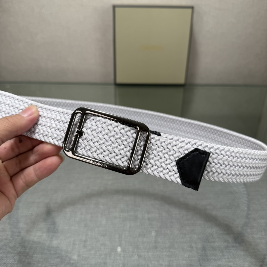 汤姆福特最新网红爆款双面头层牛皮专柜同步3.5宽新款上市了，原版牛皮，搭配铜扣，优雅，大方用的方便。谢谢