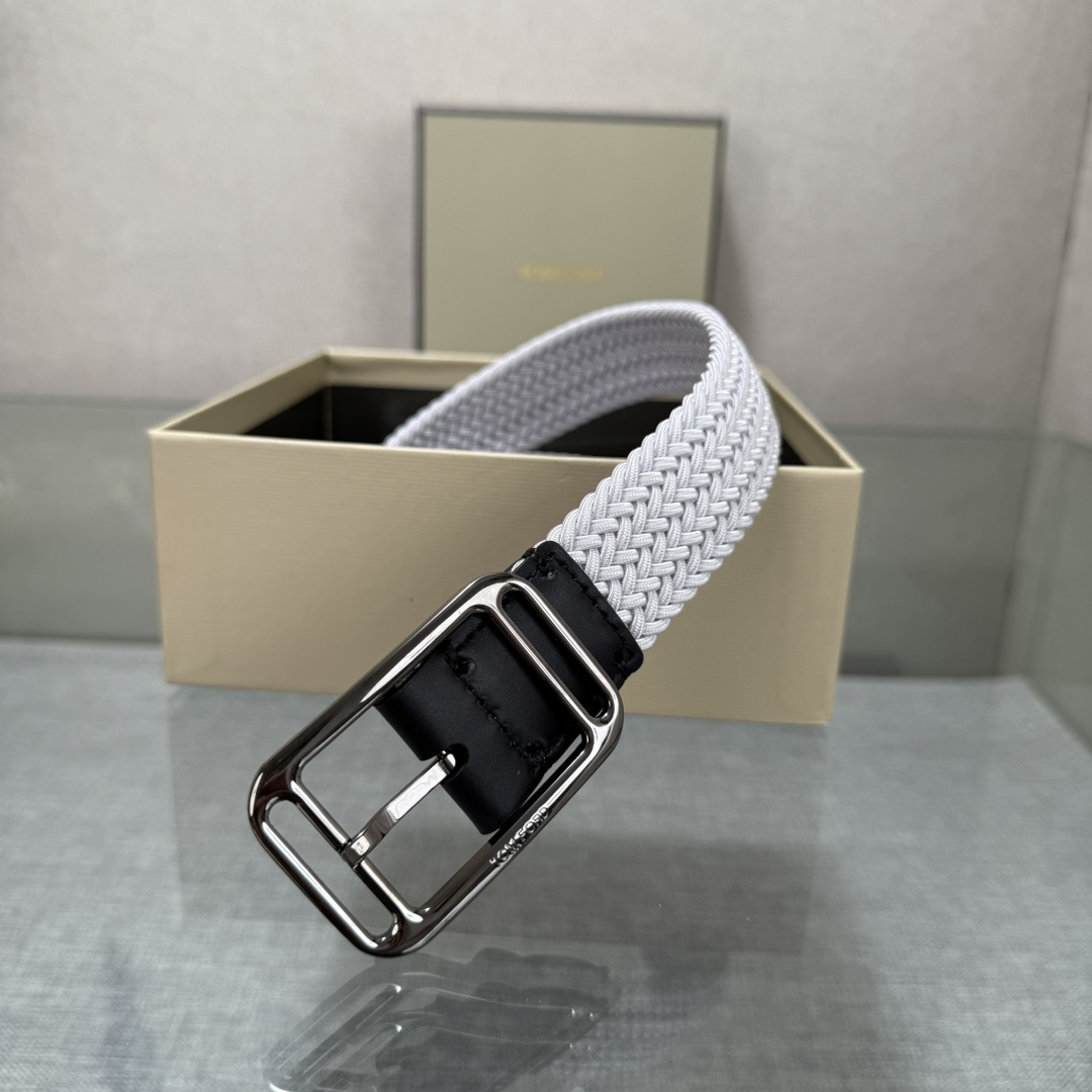 汤姆福特最新网红爆款双面头层牛皮专柜同步3.5宽新款上市了，原版牛皮，搭配铜扣，优雅，大方用的方便。谢谢