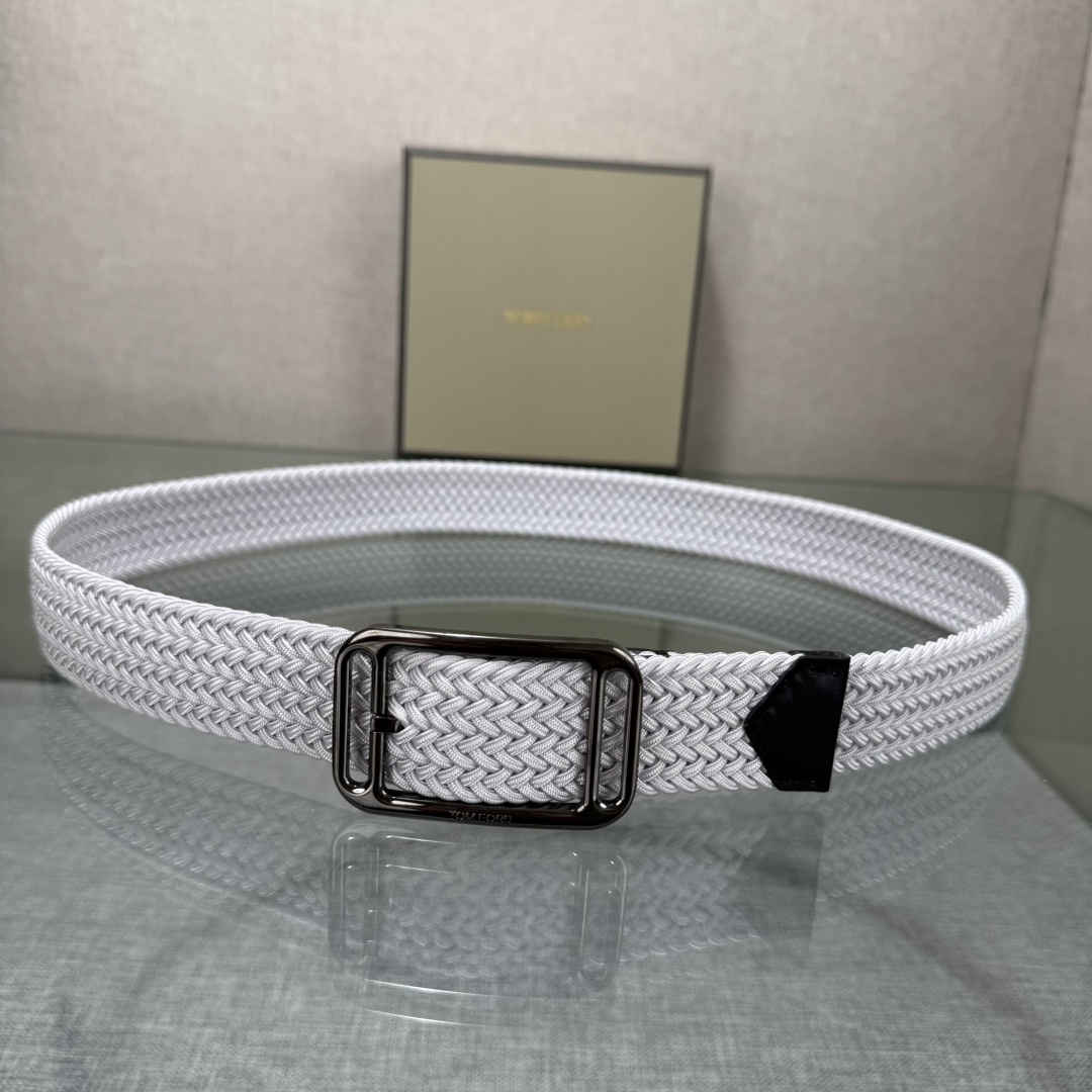 汤姆福特最新网红爆款双面头层牛皮专柜同步3.5宽新款上市了，原版牛皮，搭配铜扣，优雅，大方用的方便。谢谢