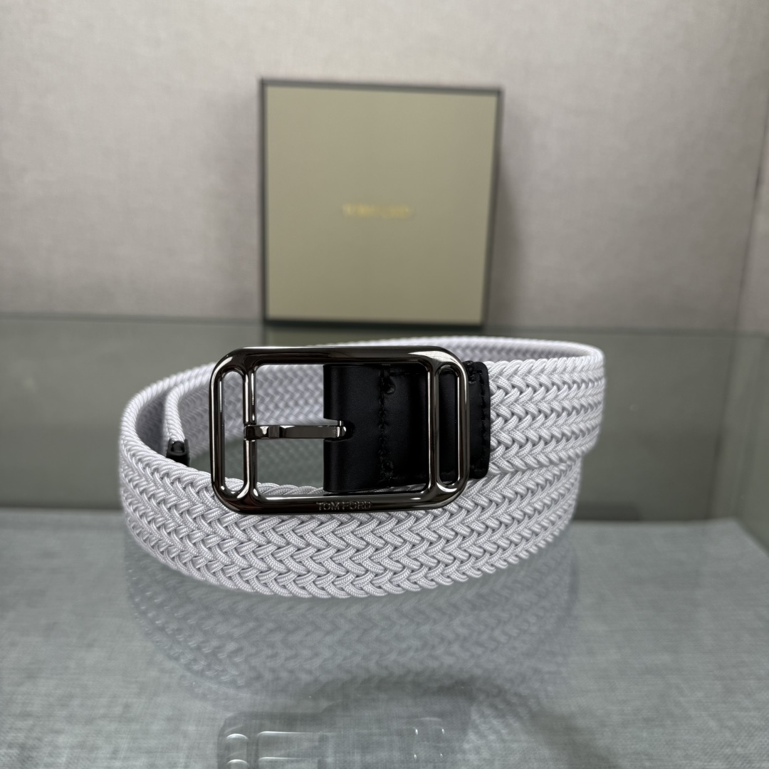 汤姆福特最新网红爆款双面头层牛皮专柜同步3.5宽新款上市了，原版牛皮，搭配铜扣，优雅，大方用的方便。谢谢