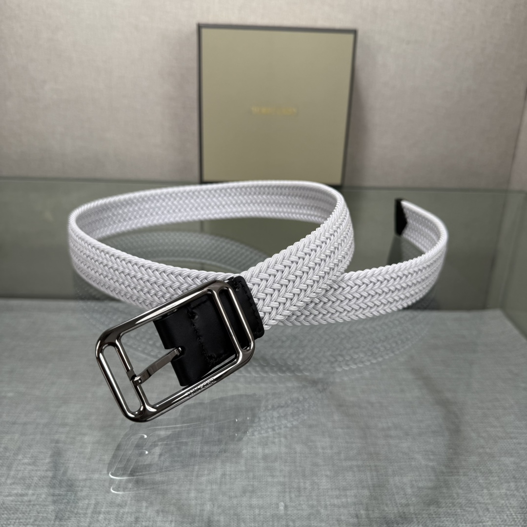 汤姆福特最新网红爆款双面头层牛皮专柜同步3.5宽新款上市了，原版牛皮，搭配铜扣，优雅，大方用的方便。谢谢