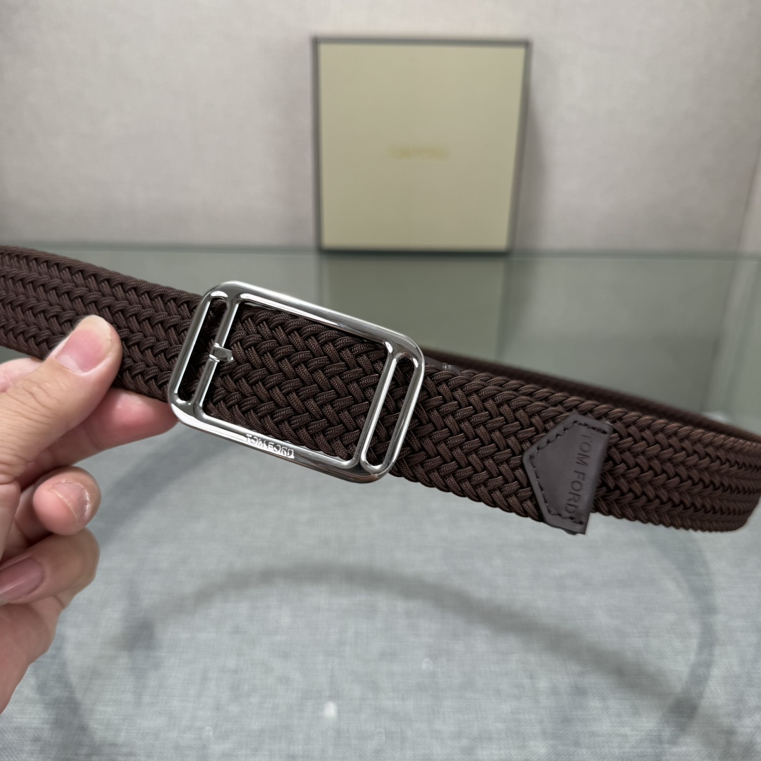 汤姆福特最新网红爆款双面头层牛皮专柜同步3.5宽新款上市了，原版牛皮，搭配铜扣，优雅，大方用的方便。谢谢