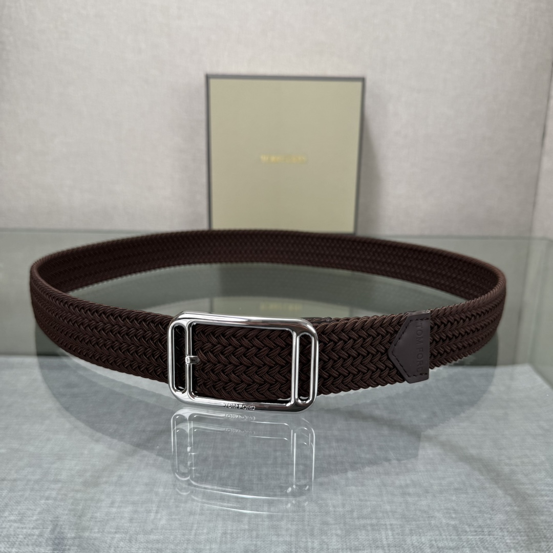 汤姆福特最新网红爆款双面头层牛皮专柜同步3.5宽新款上市了，原版牛皮，搭配铜扣，优雅，大方用的方便。谢谢