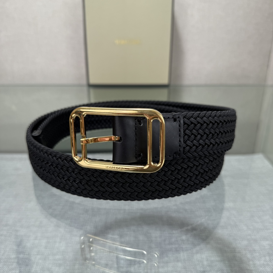 汤姆福特最新网红爆款双面头层牛皮专柜同步3.5宽新款上市了，原版牛皮，搭配铜扣，优雅，大方用的方便。谢谢