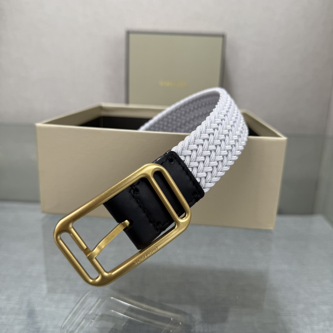 汤姆福特最新网红爆款双面头层牛皮专柜同步3.5宽新款上市了，原版牛皮，搭配铜扣，优雅，大方用的方便。谢谢