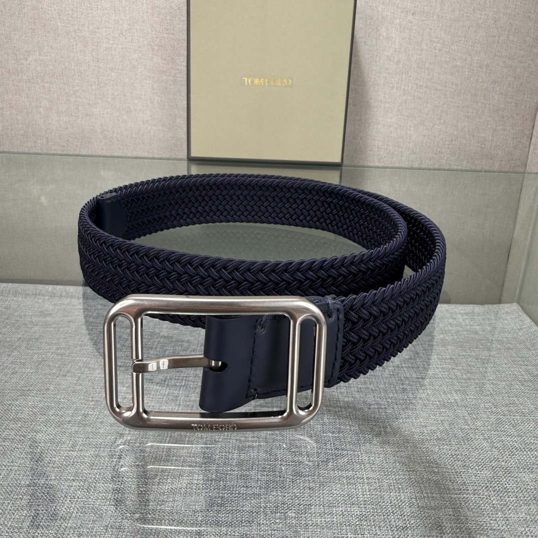 汤姆福特最新网红爆款双面头层牛皮专柜同步3.5宽新款上市了，原版牛皮，搭配铜扣，优雅，大方用的方便。谢谢