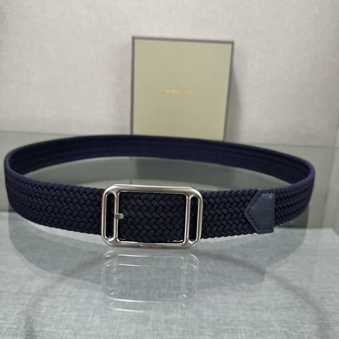 汤姆福特最新网红爆款双面头层牛皮专柜同步3.5宽新款上市了，原版牛皮，搭配铜扣，优雅，大方用的方便。谢谢