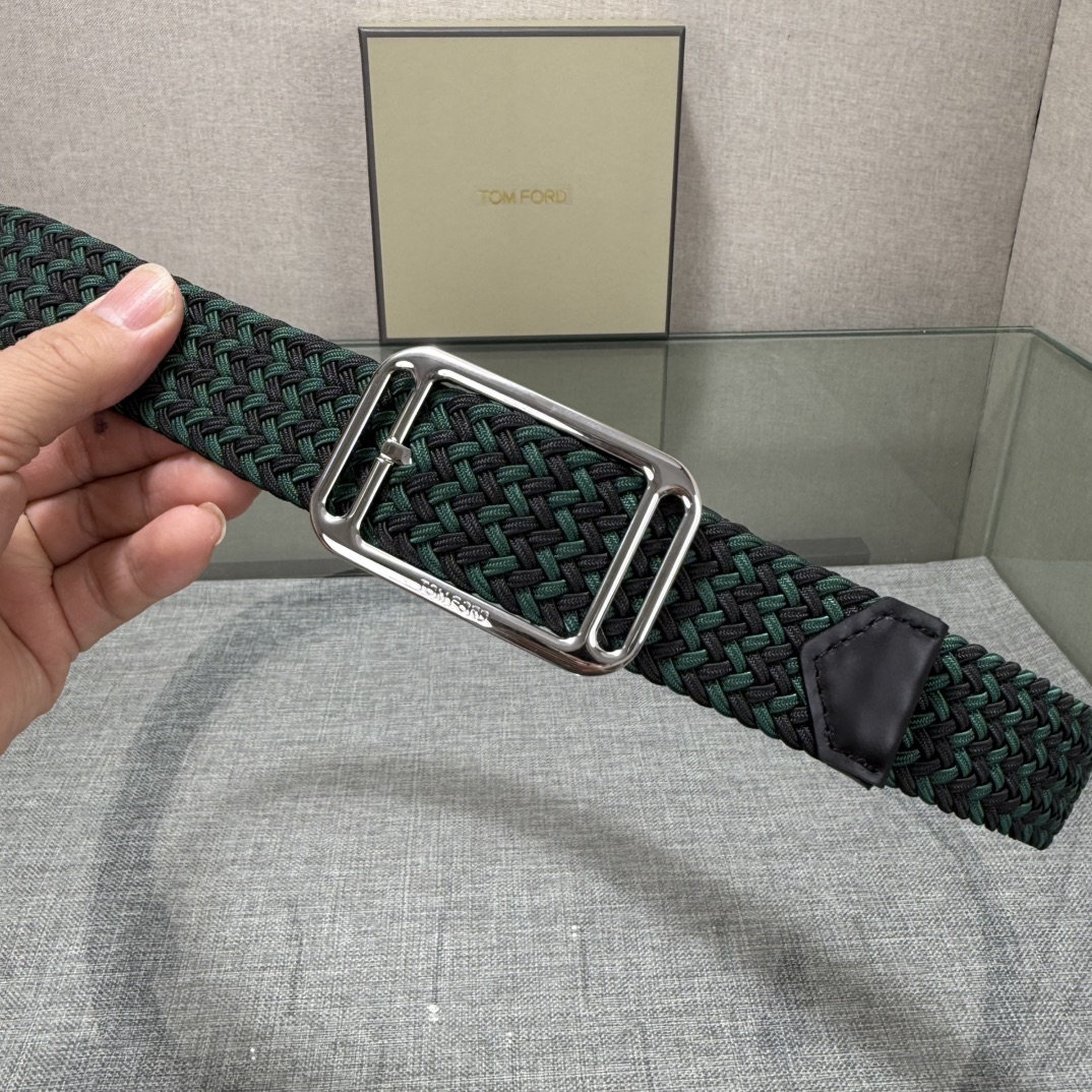 汤姆福特最新网红爆款双面头层牛皮专柜同步3.5宽新款上市了，原版牛皮，搭配铜扣，优雅，大方用的方便。谢谢