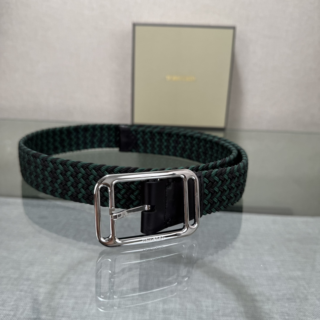 汤姆福特最新网红爆款双面头层牛皮专柜同步3.5宽新款上市了，原版牛皮，搭配铜扣，优雅，大方用的方便。谢谢