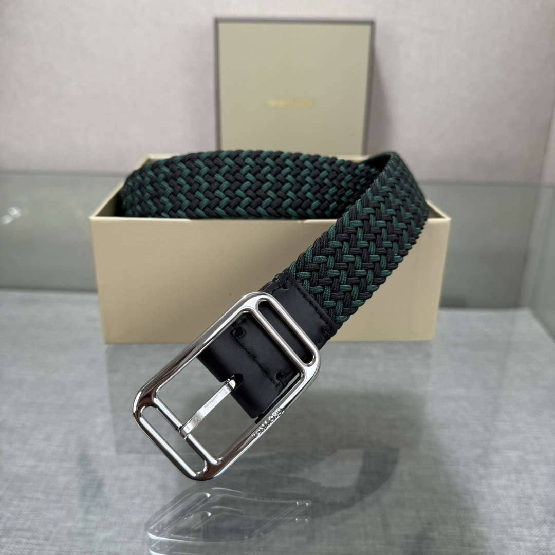 汤姆福特最新网红爆款双面头层牛皮专柜同步3.5宽新款上市了，原版牛皮，搭配铜扣，优雅，大方用的方便。谢谢