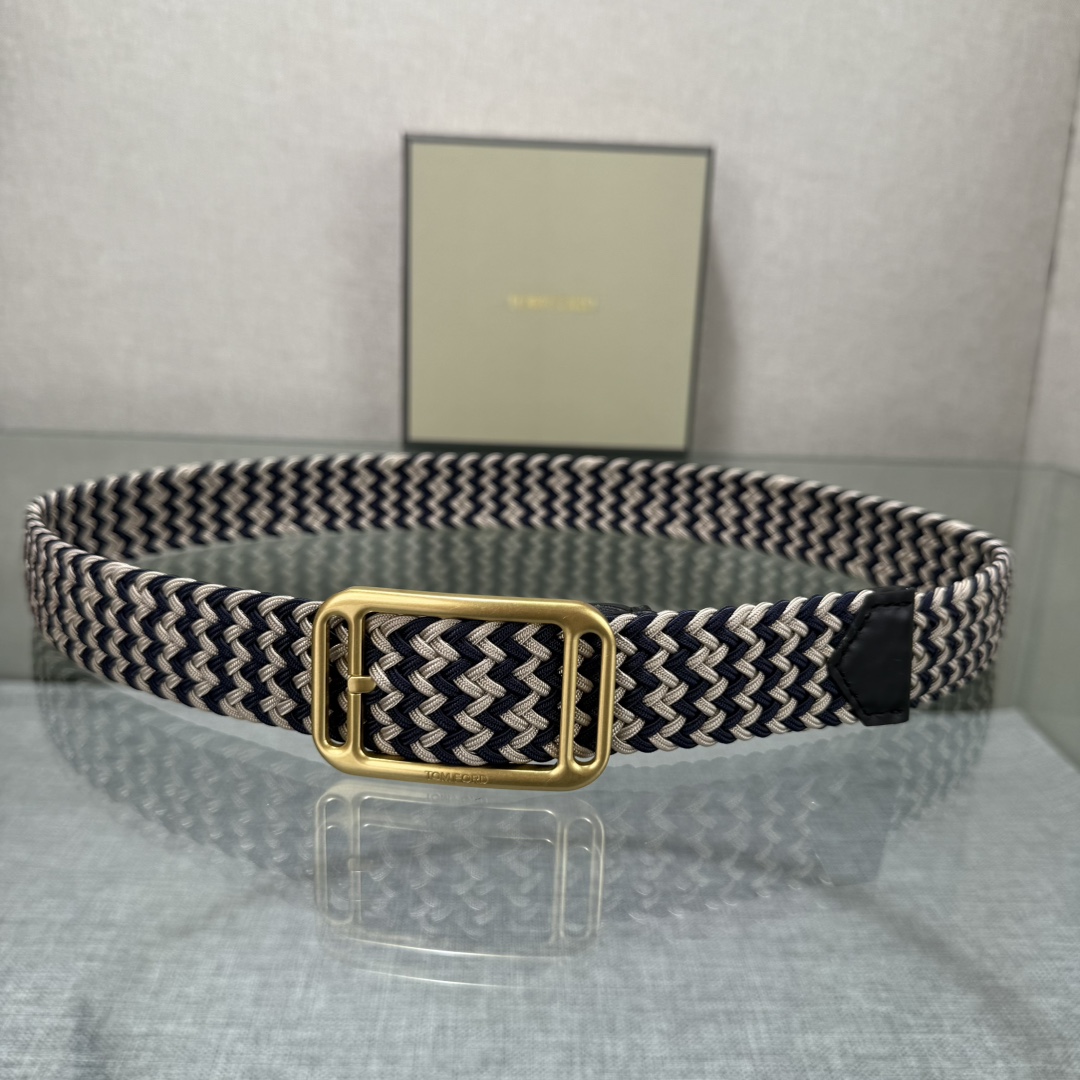 汤姆福特最新网红爆款双面头层牛皮专柜同步3.5宽新款上市了，原版牛皮，搭配铜扣，优雅，大方用的方便。谢谢